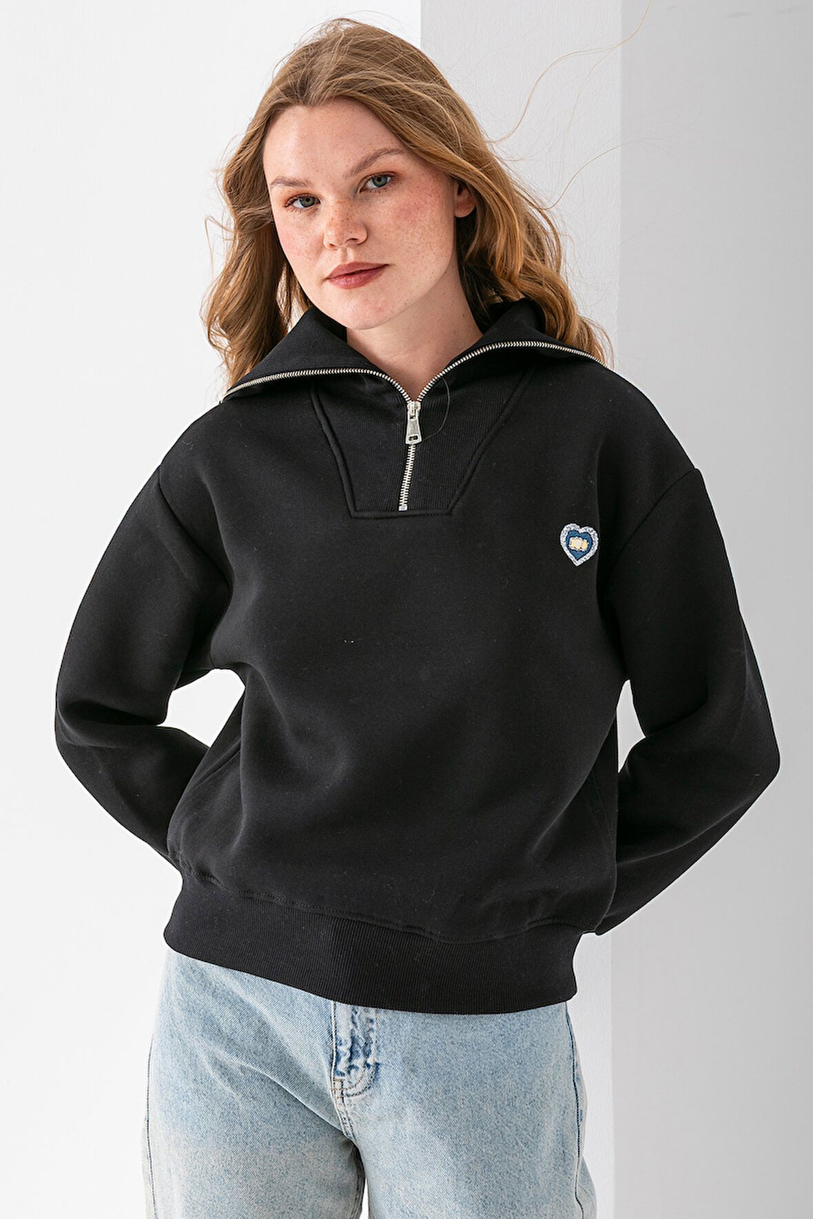 Kadın Yarım Fermuarlı Taşlı Kalp Nakışlı 3İp Sweatshirt Siyah - 2665