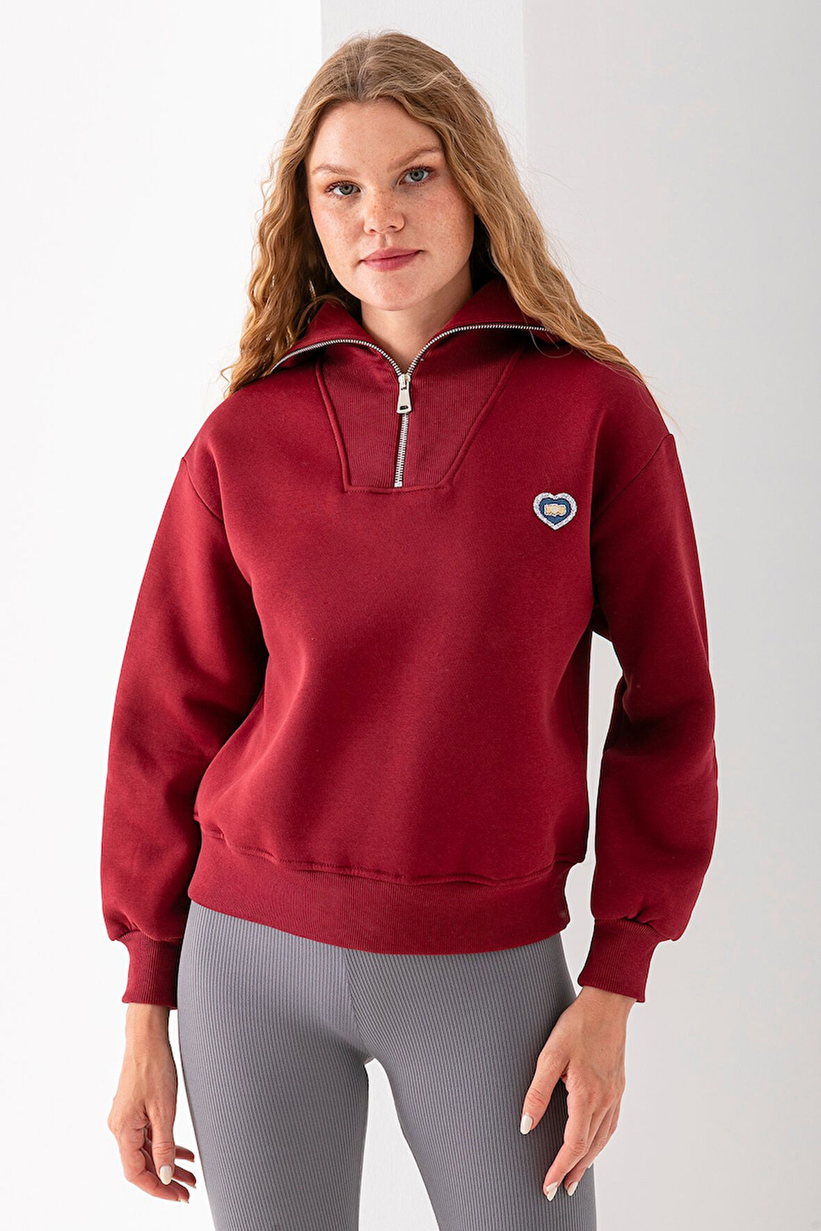 Kadın Yarım Fermuarlı Taşlı Kalp Nakışlı 3İp Sweatshirt Bordo - 2665
