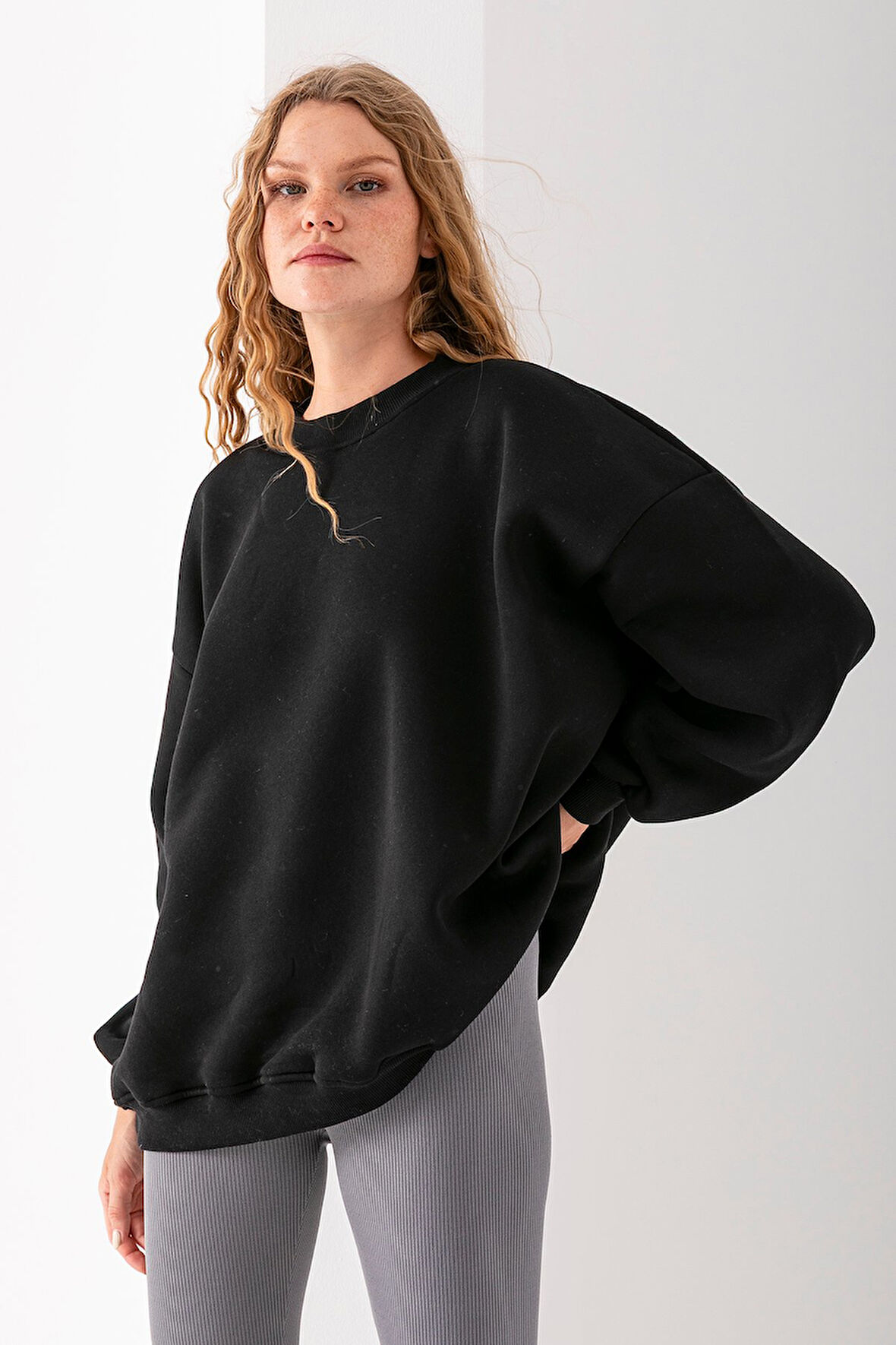 Kadın Bisiklet Yaka Oversize 3İp Şardonlu Basic Sweatshirt Siyah - 2662