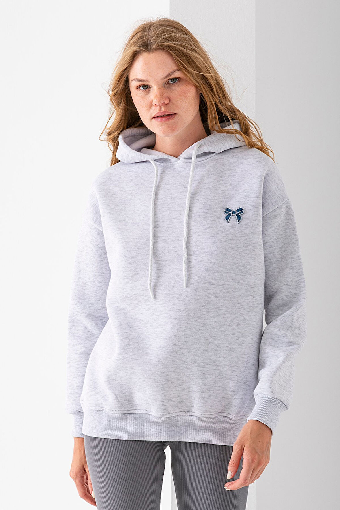 Kadın Kapüşonlu Taşlı Fiyonk Nakışlı 3İp Sweatshirt Gri - 2623