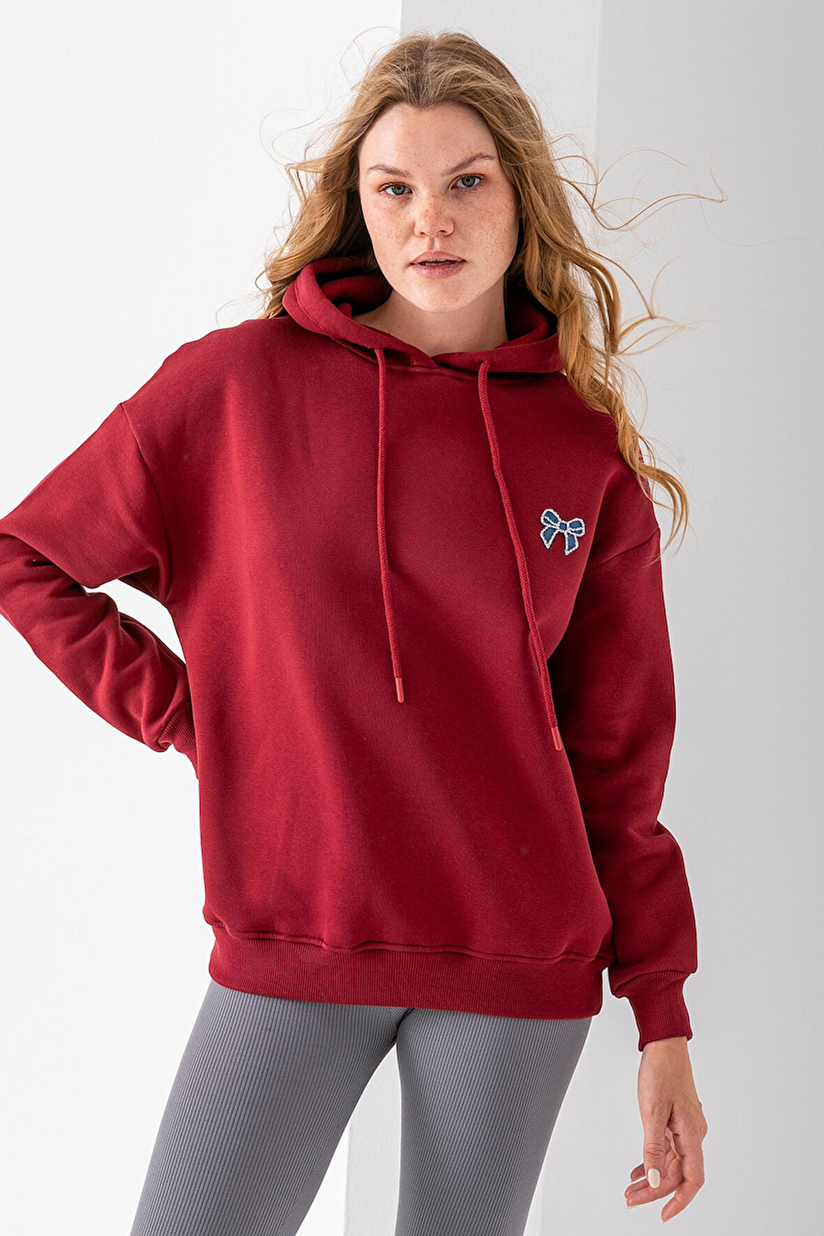 Kadın Kapüşonlu Taşlı Fiyonk Nakışlı 3İp Sweatshirt Bordo - 2623