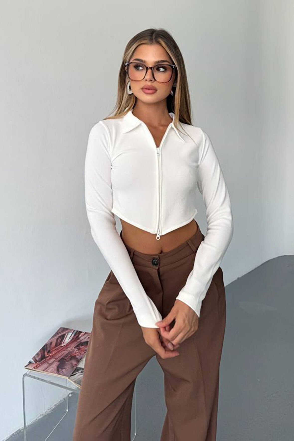 Kadın Polo Yaka Çift Fermuarlı Crop Sweatshirt Beyaz - 26K 1785