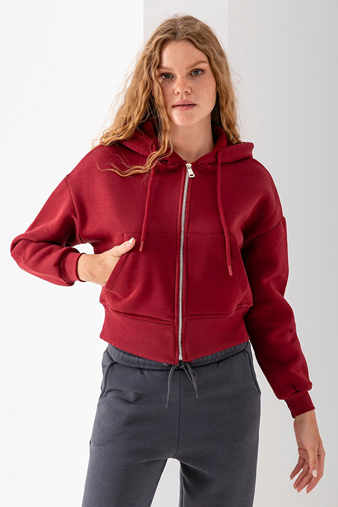 Kadın Tam Fermuarlı Kapüşonlu Cepli Kısa Oversize Sweatshirt Bordo - 2503