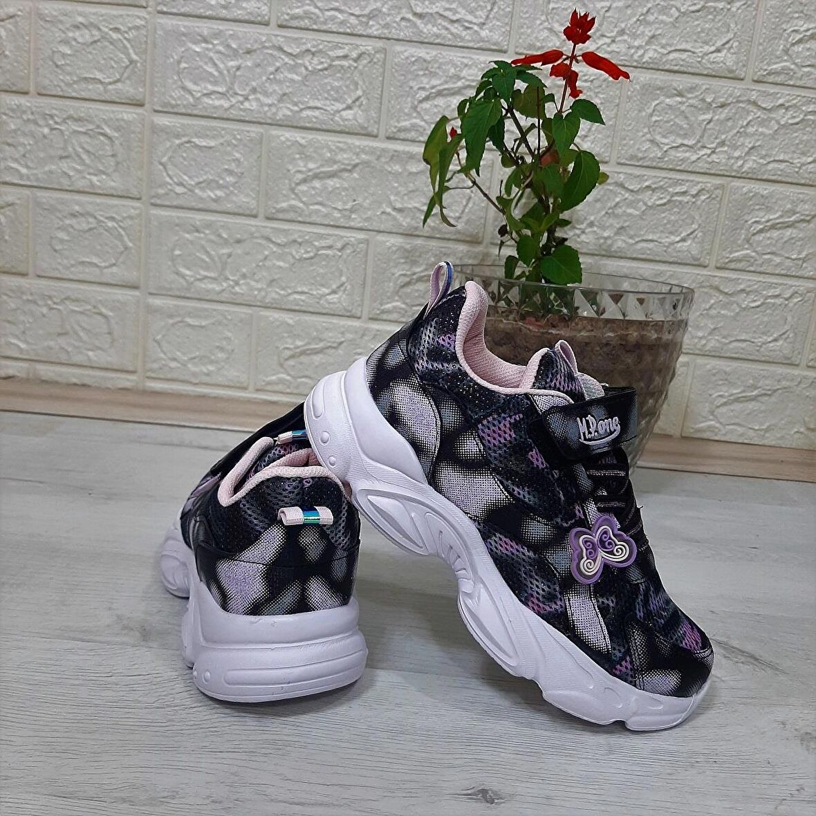 M.P One 3216 Siyah Simli Cırtlı Hafif Rahat Kız Çocuk Spor Ayakkabı