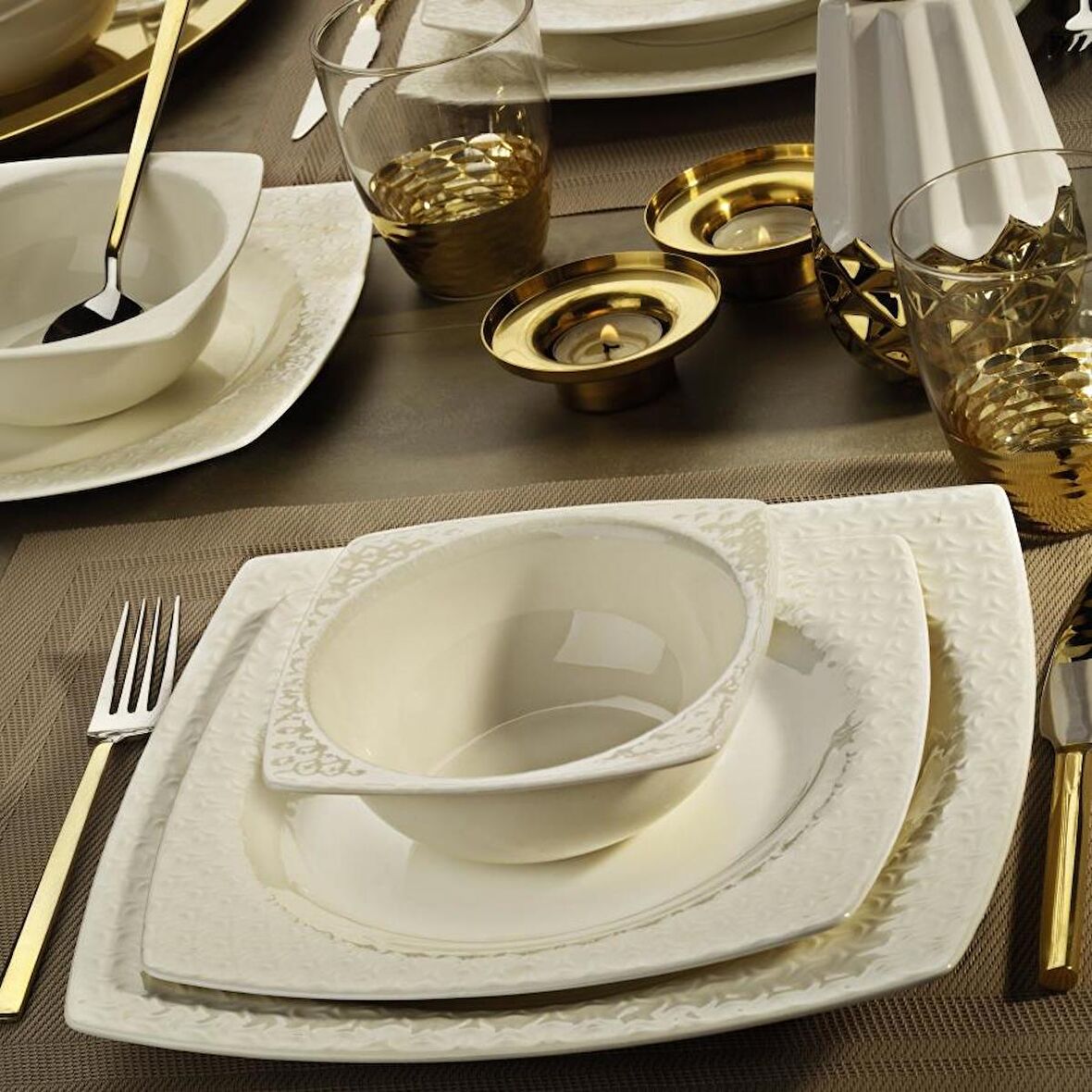 Bone Versa 24 Parça Yemek Takımı BNVRS24Y200