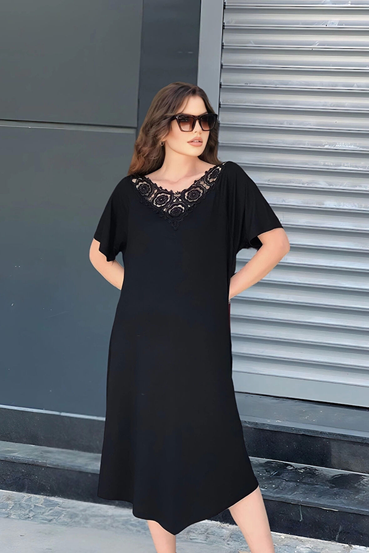 Ön Arka V Güpür Yakalı Elbise