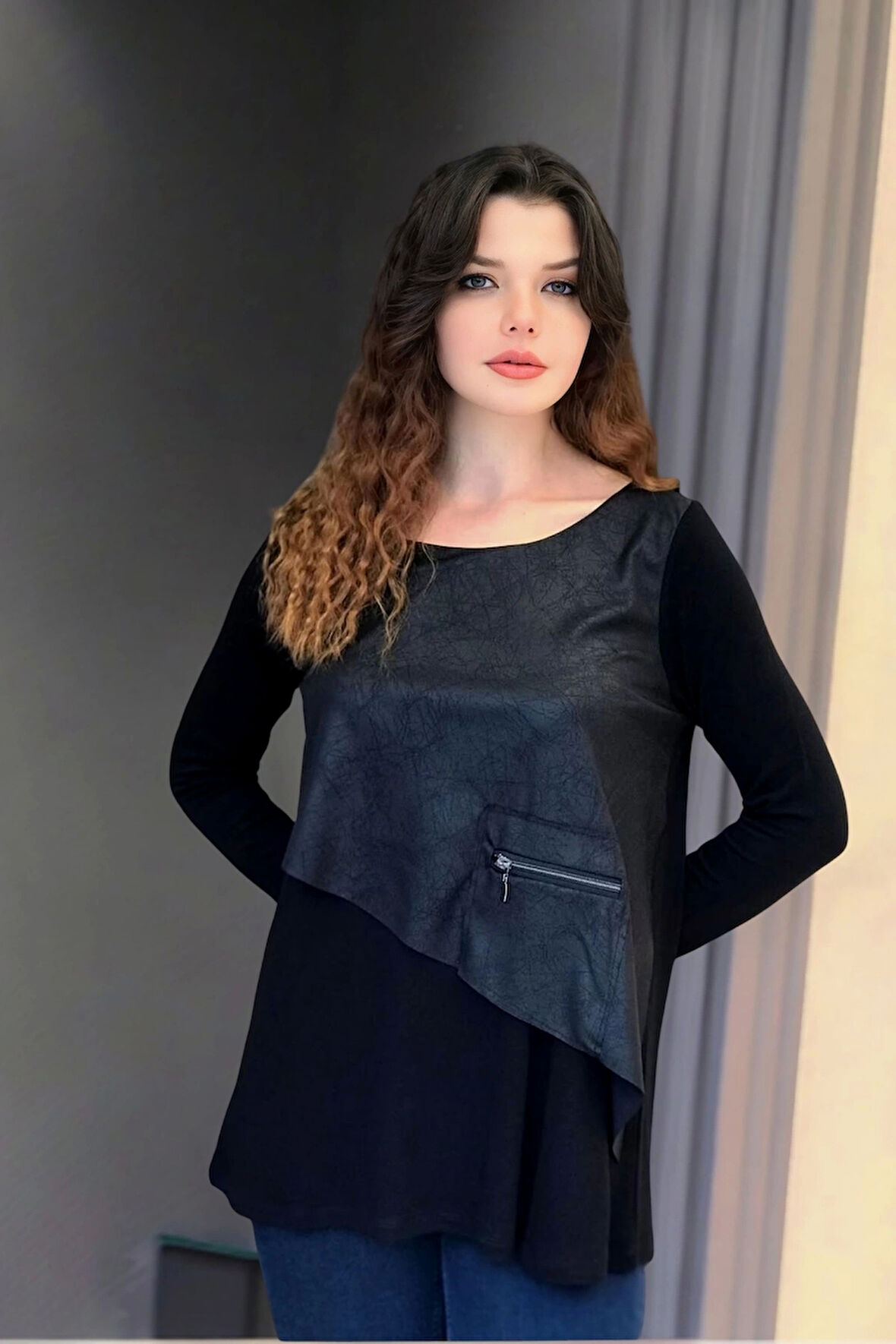 Fermuar Detaylı Asimetrik Bluz