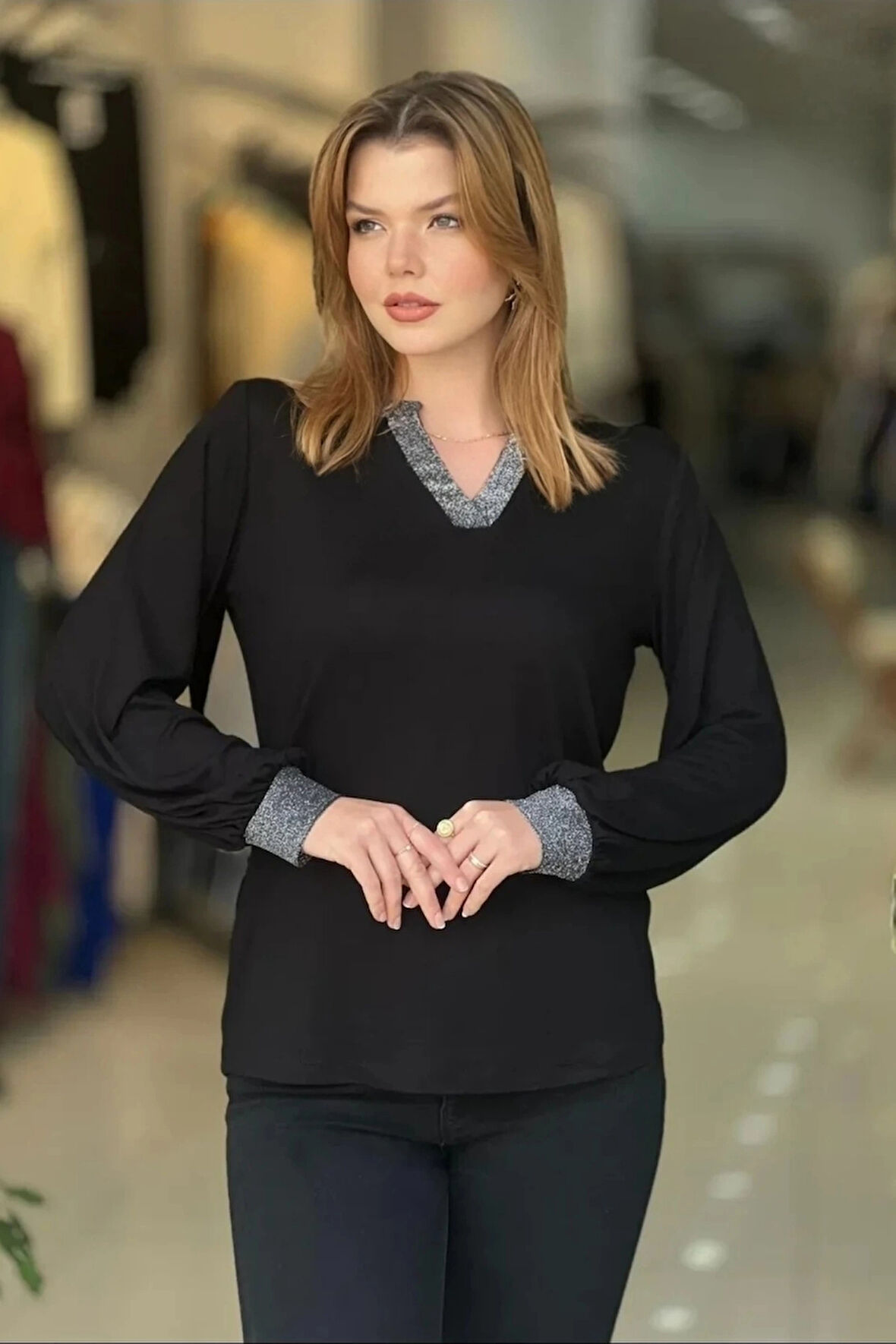 Yakası Ve Kol Uçları Simli Bluz