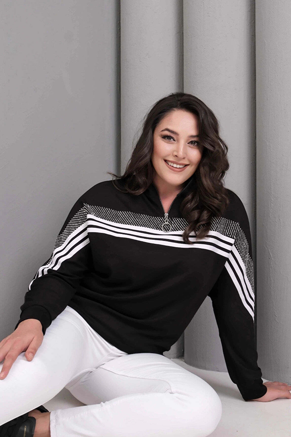 Çizgili Taş Baskılı Sweatshirt