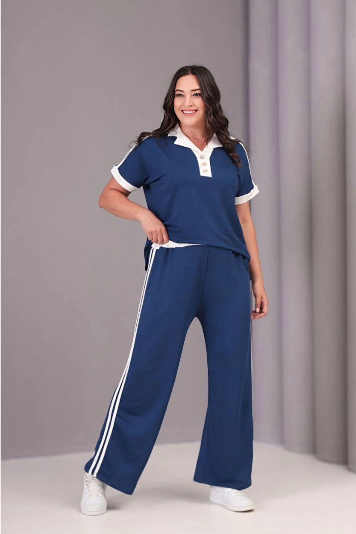 Yakası Düğmeli Çizgili Takım