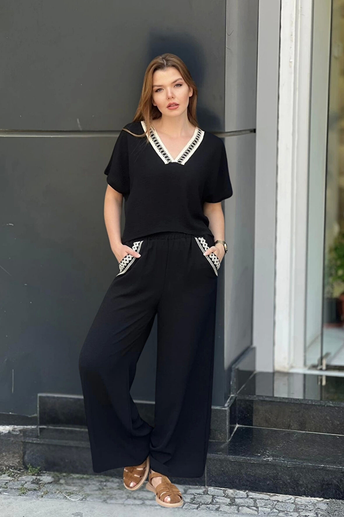 Yakası ve Cebi Örme Şerit Detaylı Takım