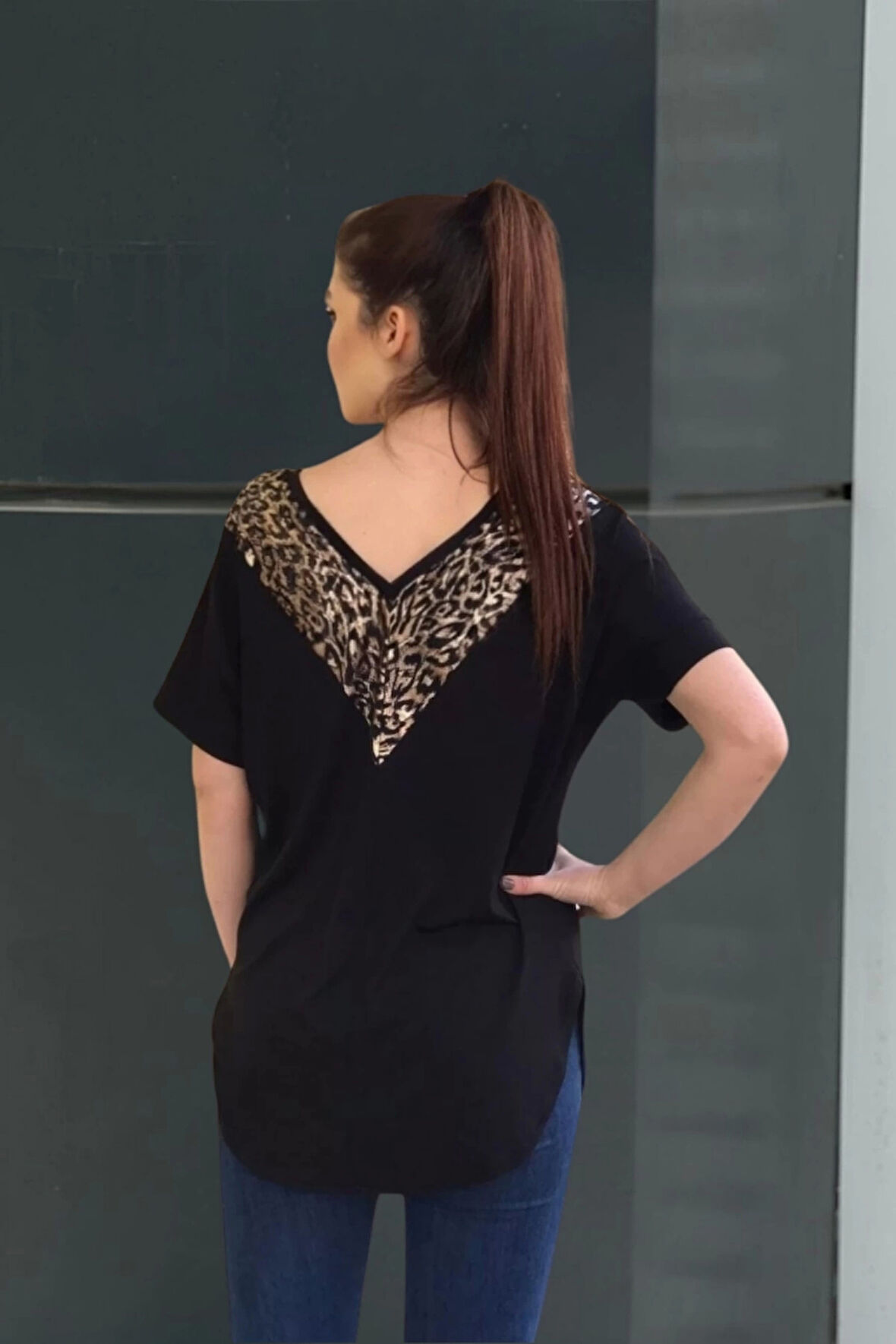 Sırtı Leopar Garnili Cepli Bluz