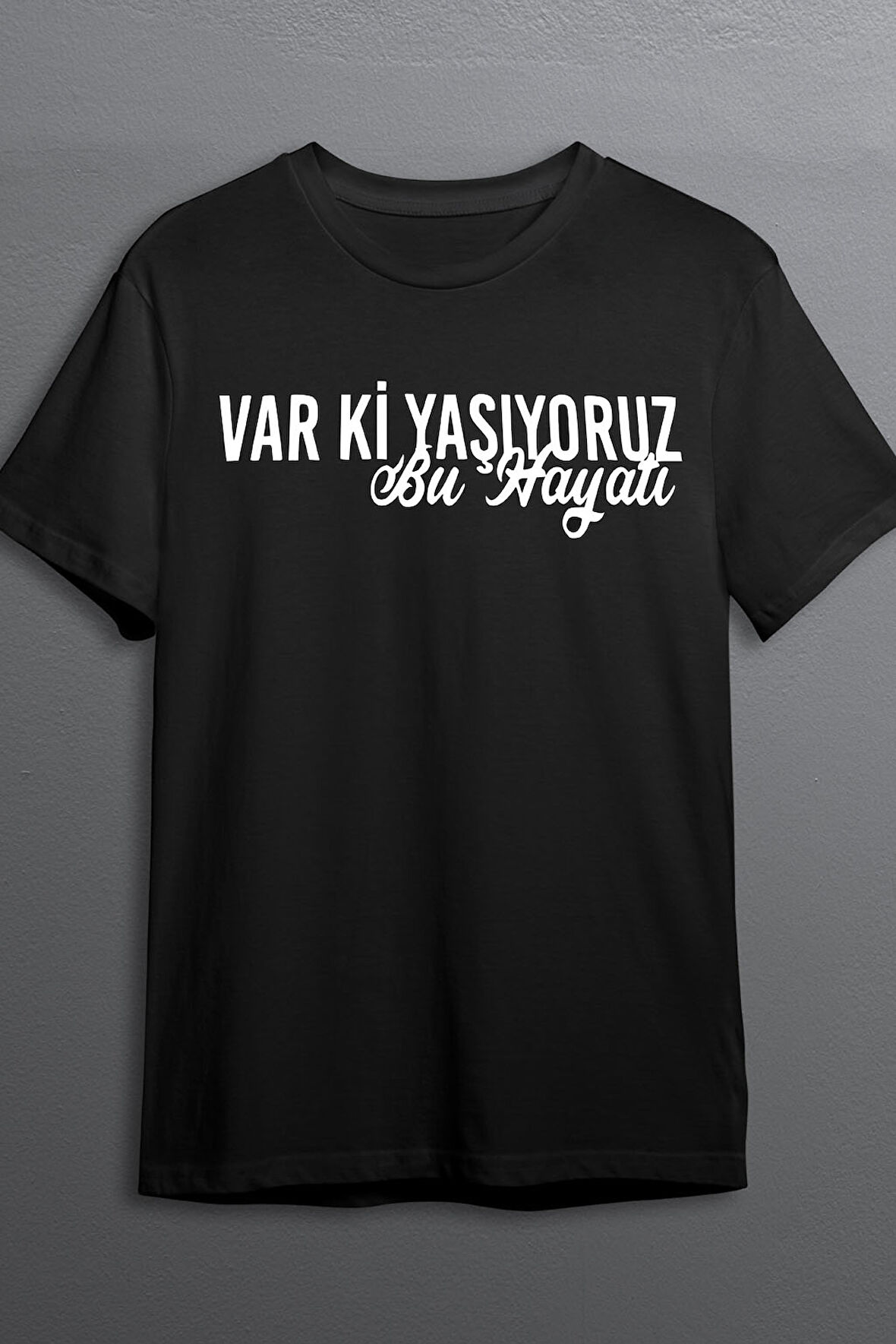 Var Ki Yaşıyoruz Baskılı Pamuklu Likralı T-shirt (Beyaz Yazılı Siyah) XL Beden