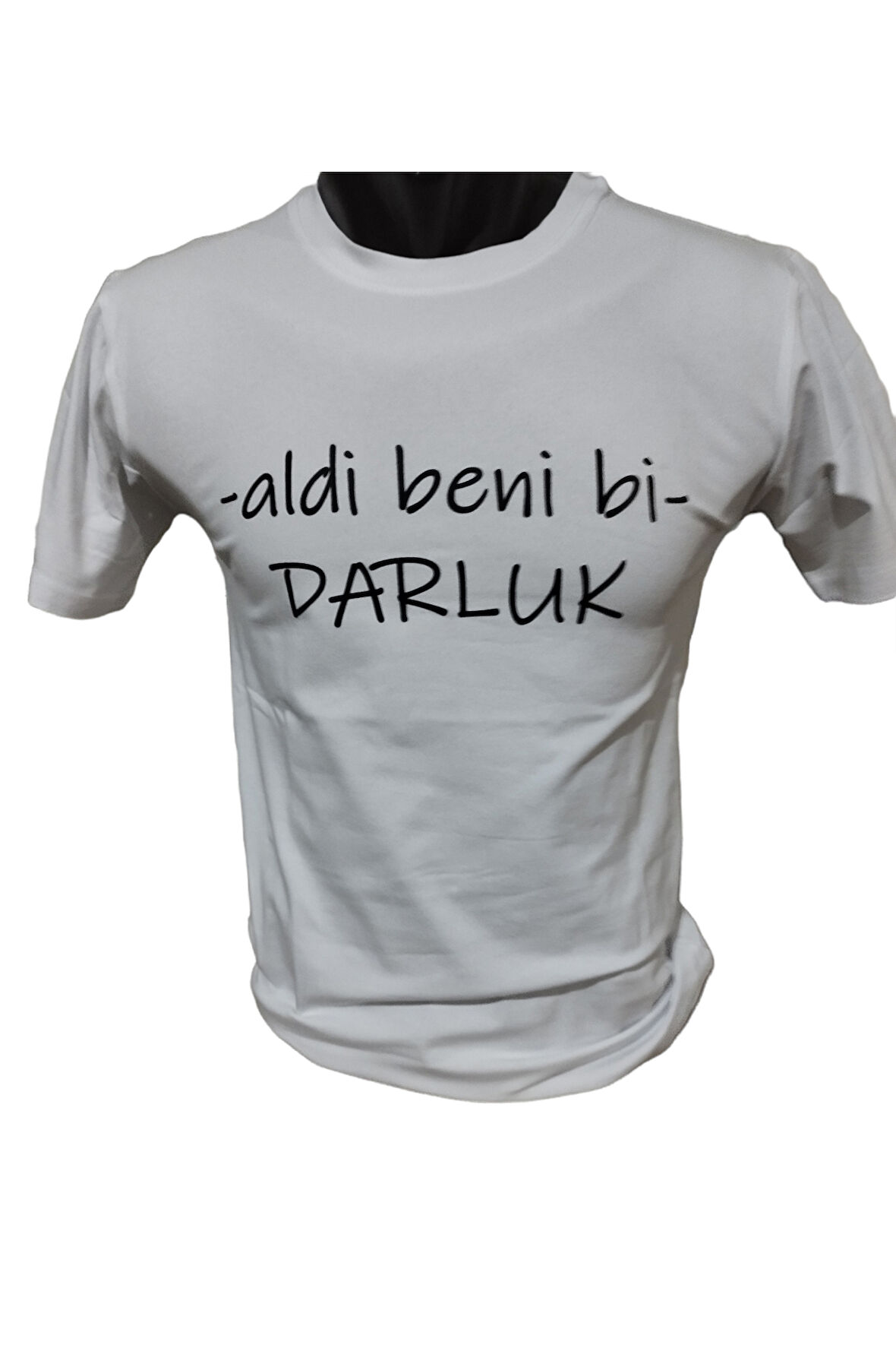 Aldi Beni Bi Darluk Baskılı Pamuklu Likralı T-shirt (Siyah Yazılı Beyaz) XL Beden