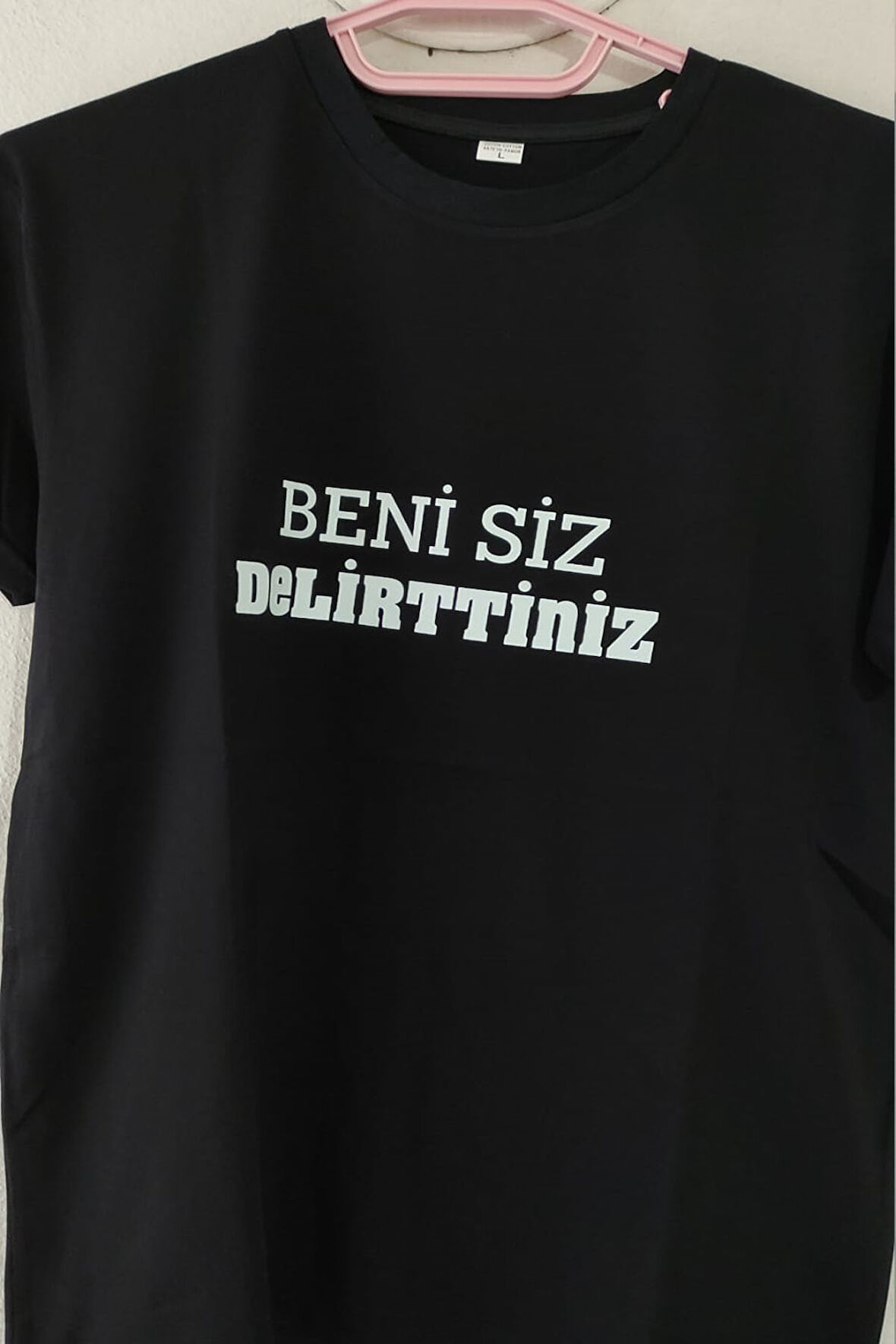 Beni Siz Delirttiniz Baskılı Pamuklu Likralı T-shirt (Beyaz Yazılı Siyah) XL Beden