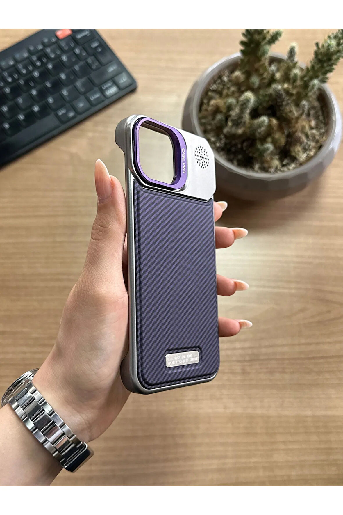 iPhone 11 Standlı karbon Kılıf Soocase624