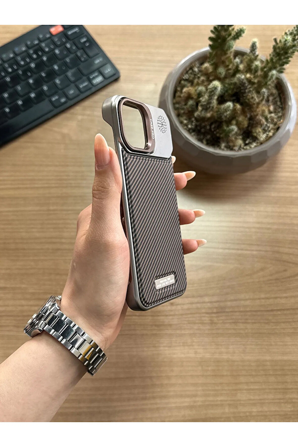 iPhone 13/14 Standlı karbon Kılıf Soocase624