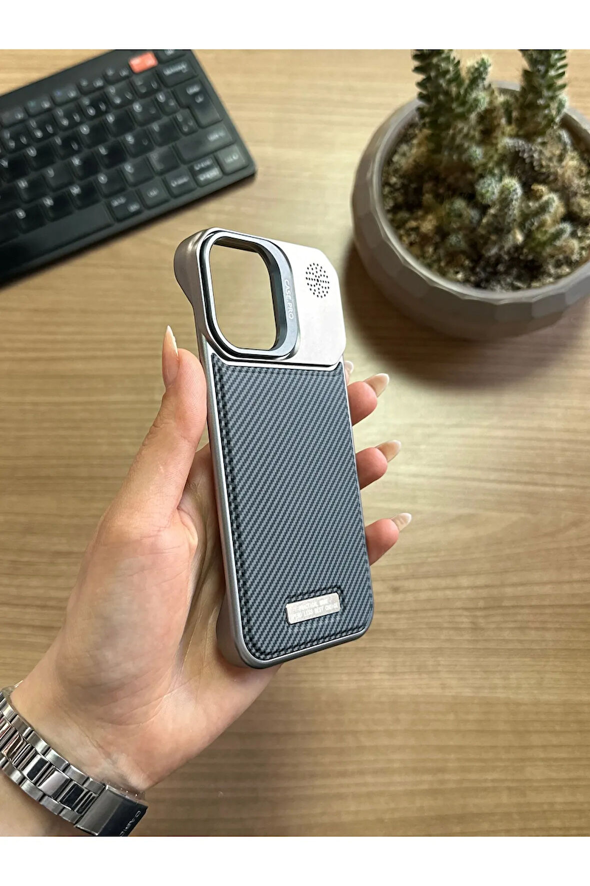 iPhone 14 Pro Standlı karbon Kılıf Soocase624