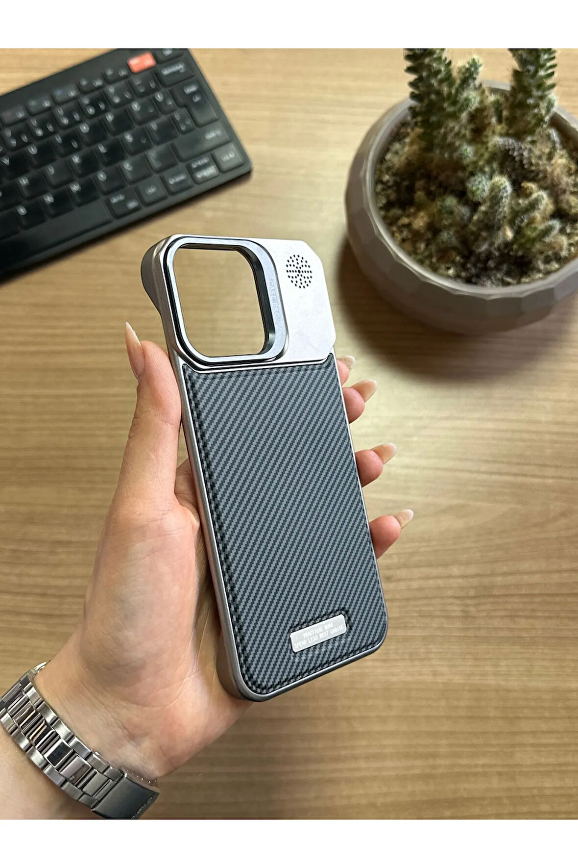 iPhone 14 Pro Max Standlı karbon Kılıf Soocase624