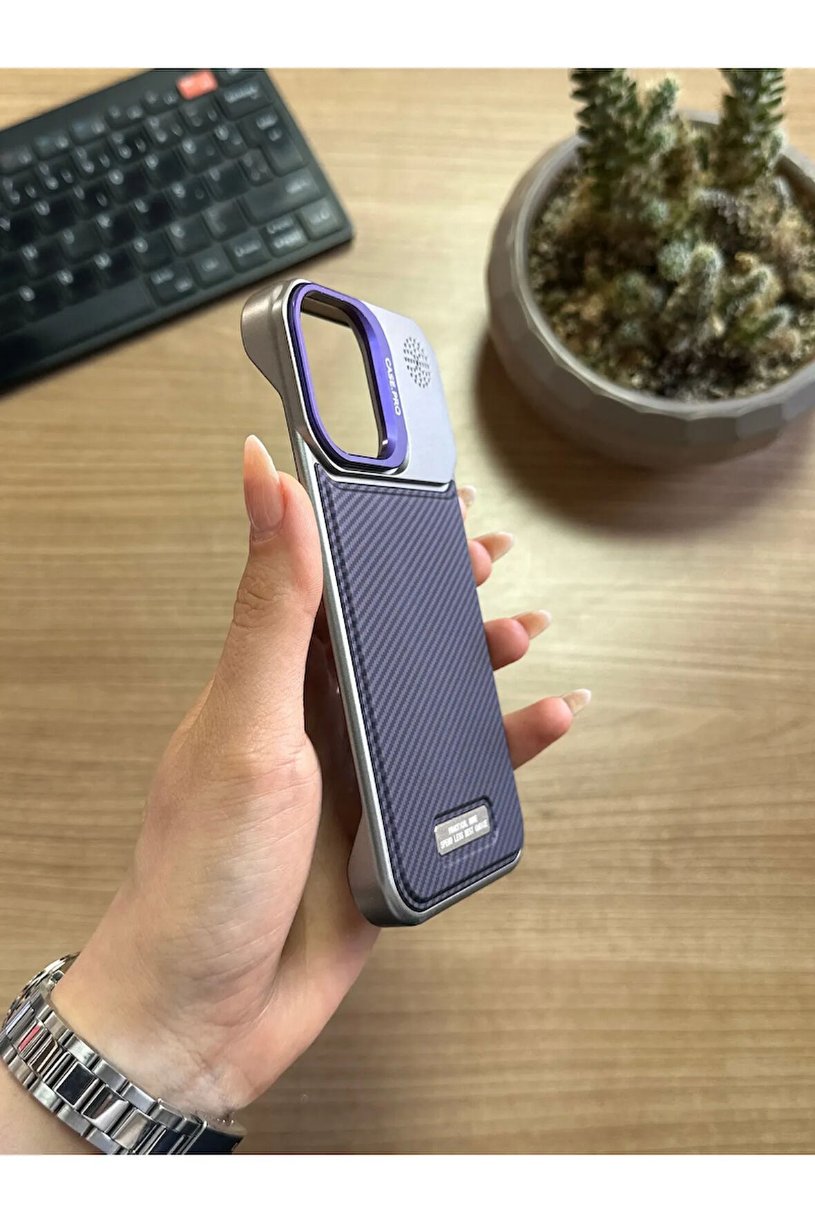 iPhone 16 Standlı karbon Kılıf Soocase624