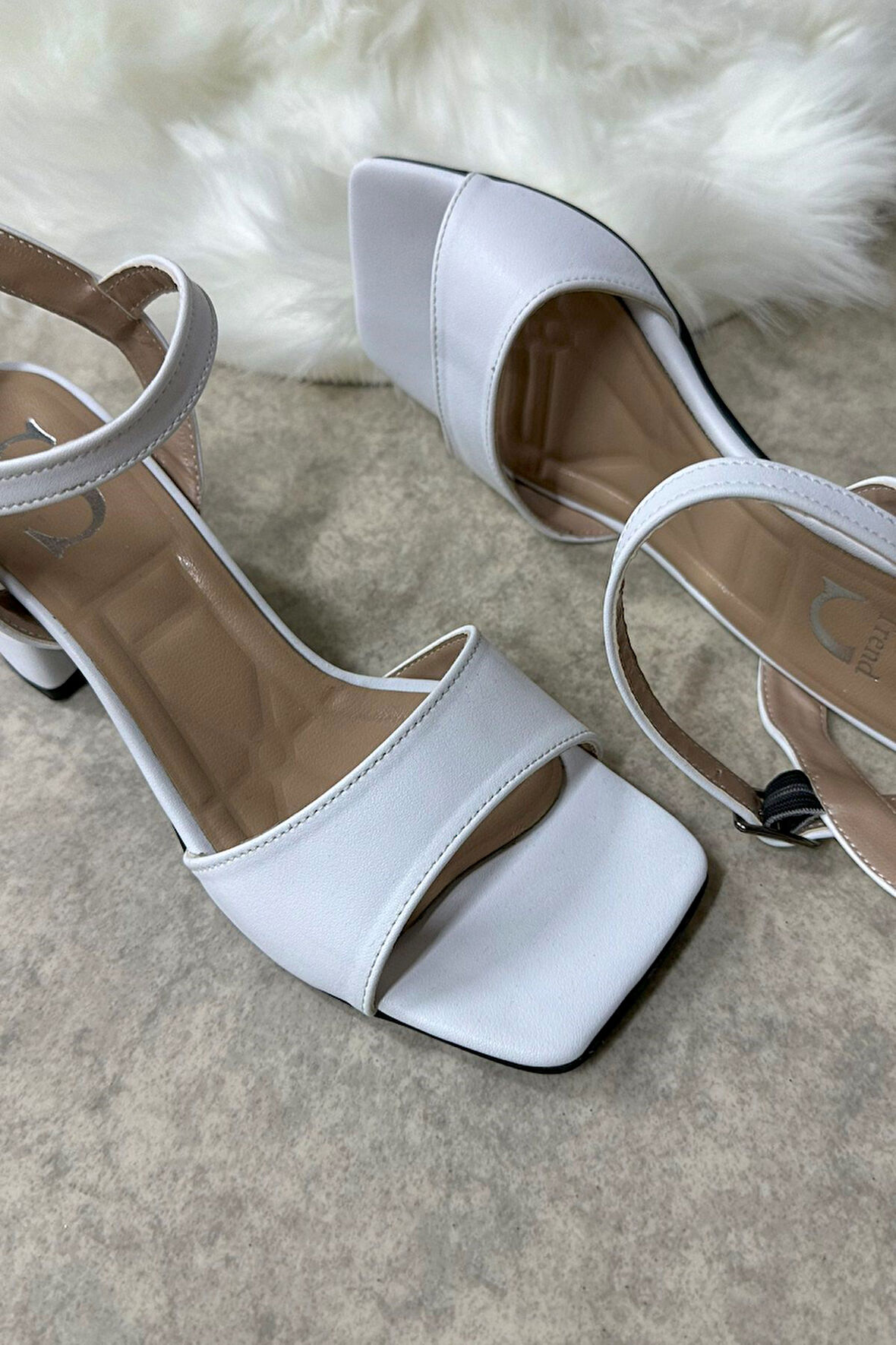 Günlük Kadın Sandalet Kalın Topuklu Bantlı Bilekten Bağlı Küt Burunlu Rahat Yumuşak Taban 275