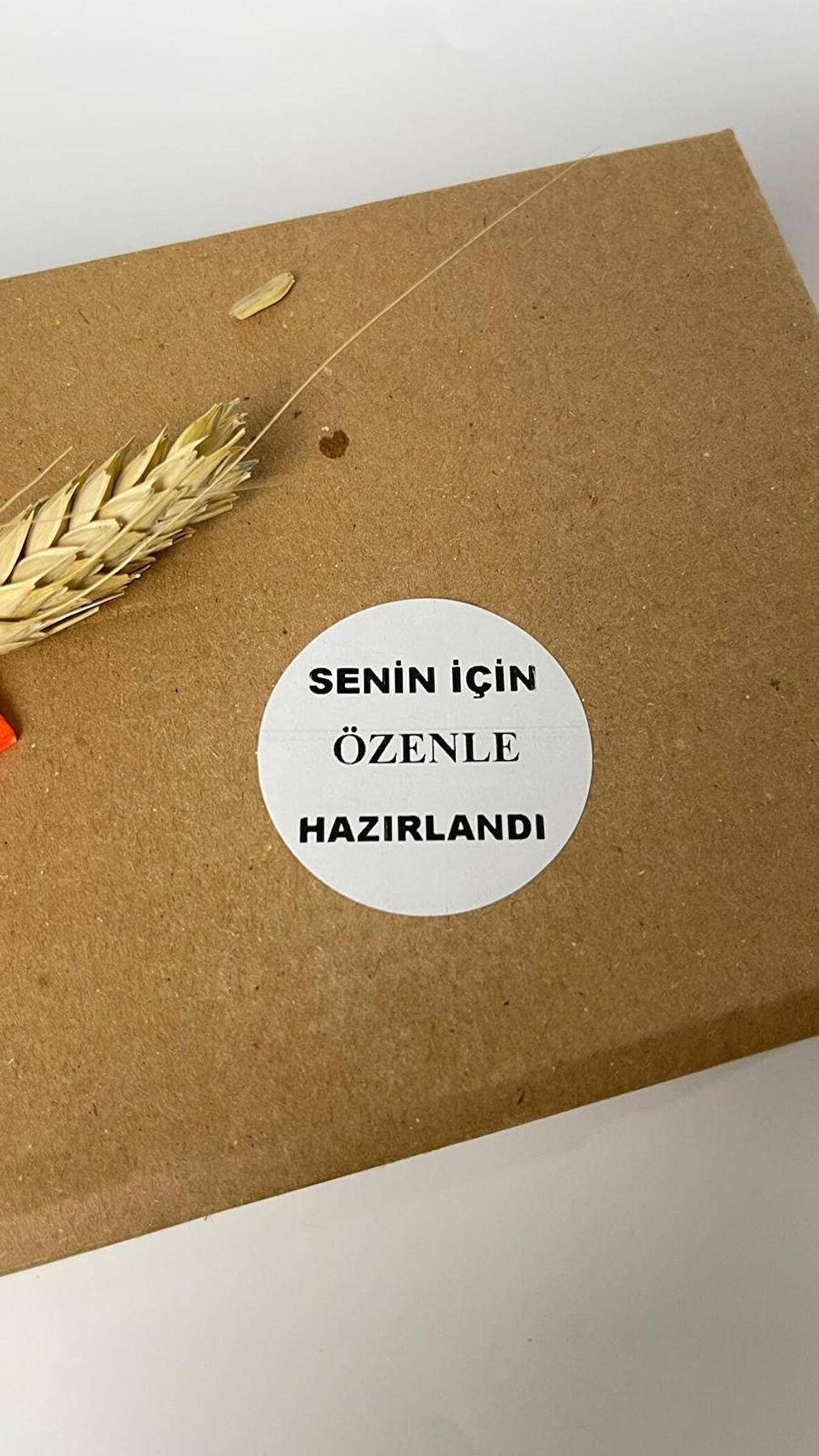 Senin için Özenle Hazırlandı Siyah Yazılı Yuvarlak Yapışkanlı Etiket 5x5 cm 100 adet