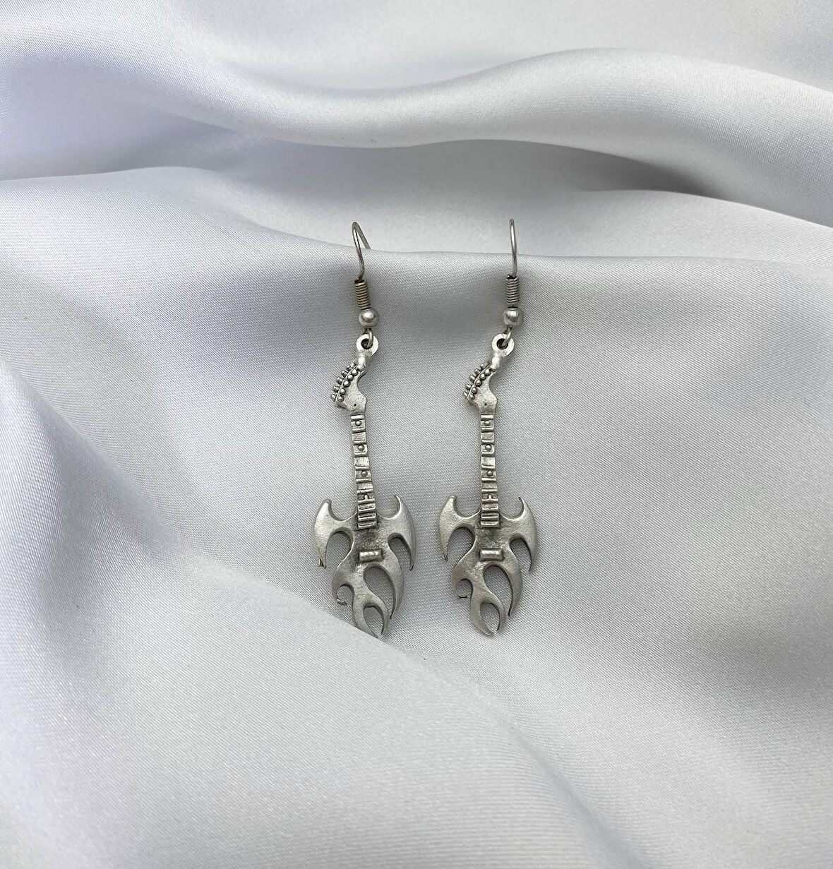 Alevli Gitar Figürlü Küpe