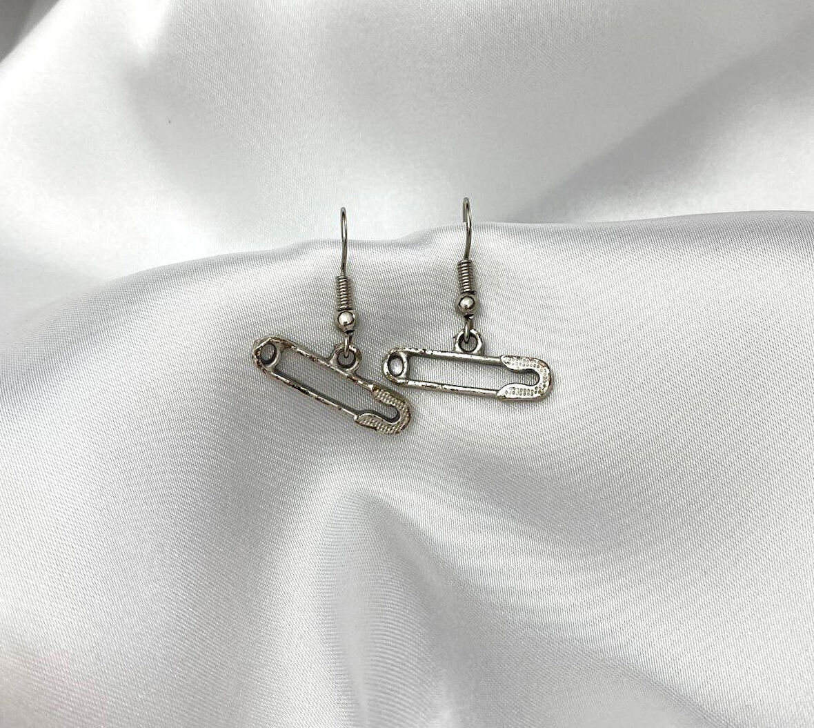 Çengelli İğne Sallantılı Küpe
