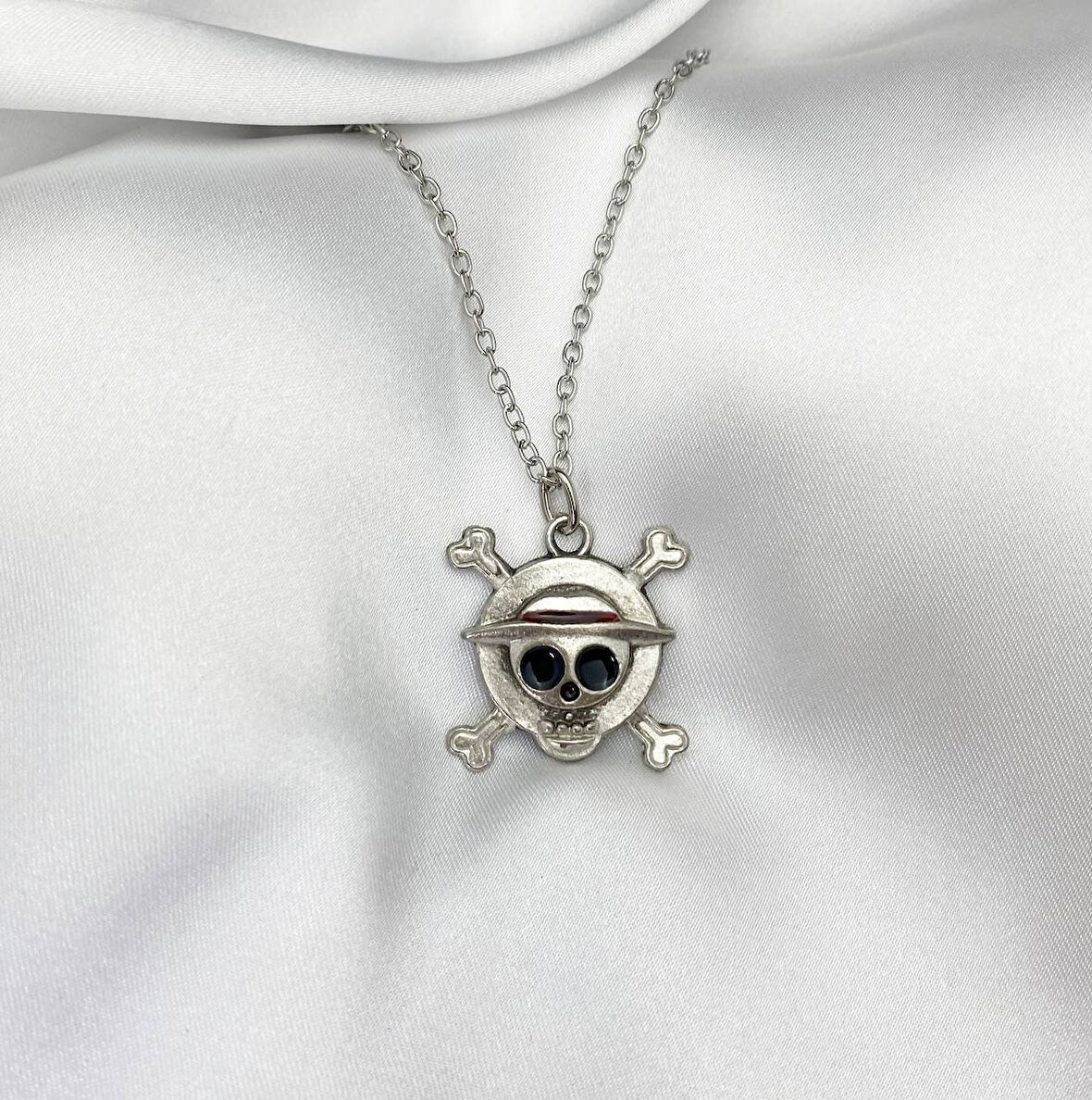 One Piece Anime Kurukafa Gotik Kolye