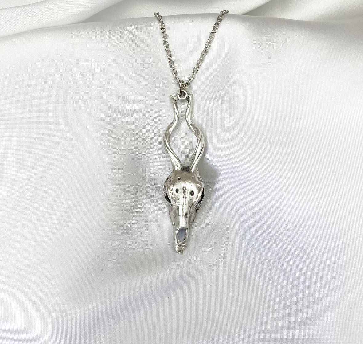Gotik Boynuzlu Geyik Kafası Kolye