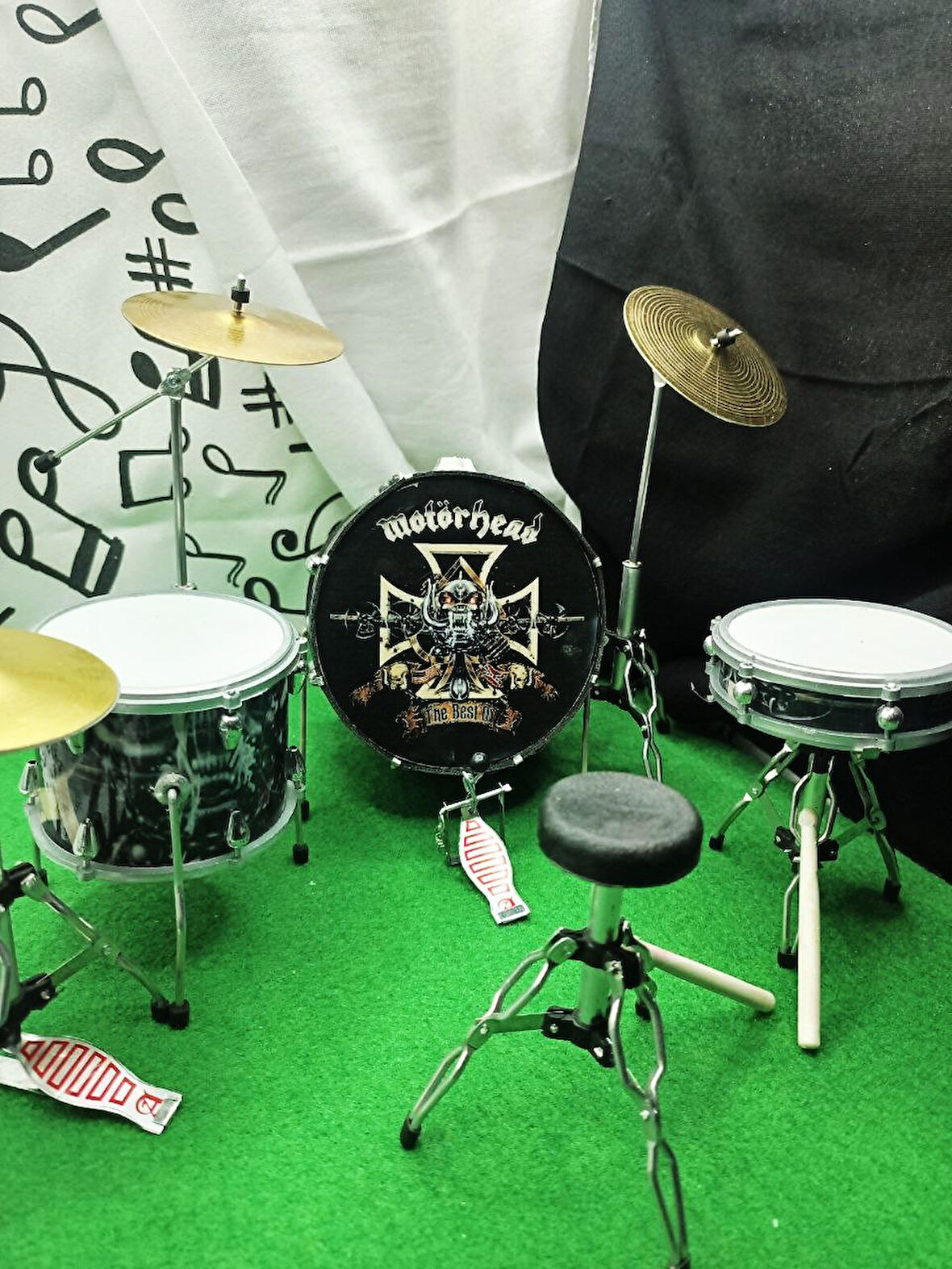 Motörhead Rock Müzik Grubu Minyatür Enstrüman Bateri Davul Seti Baterist
