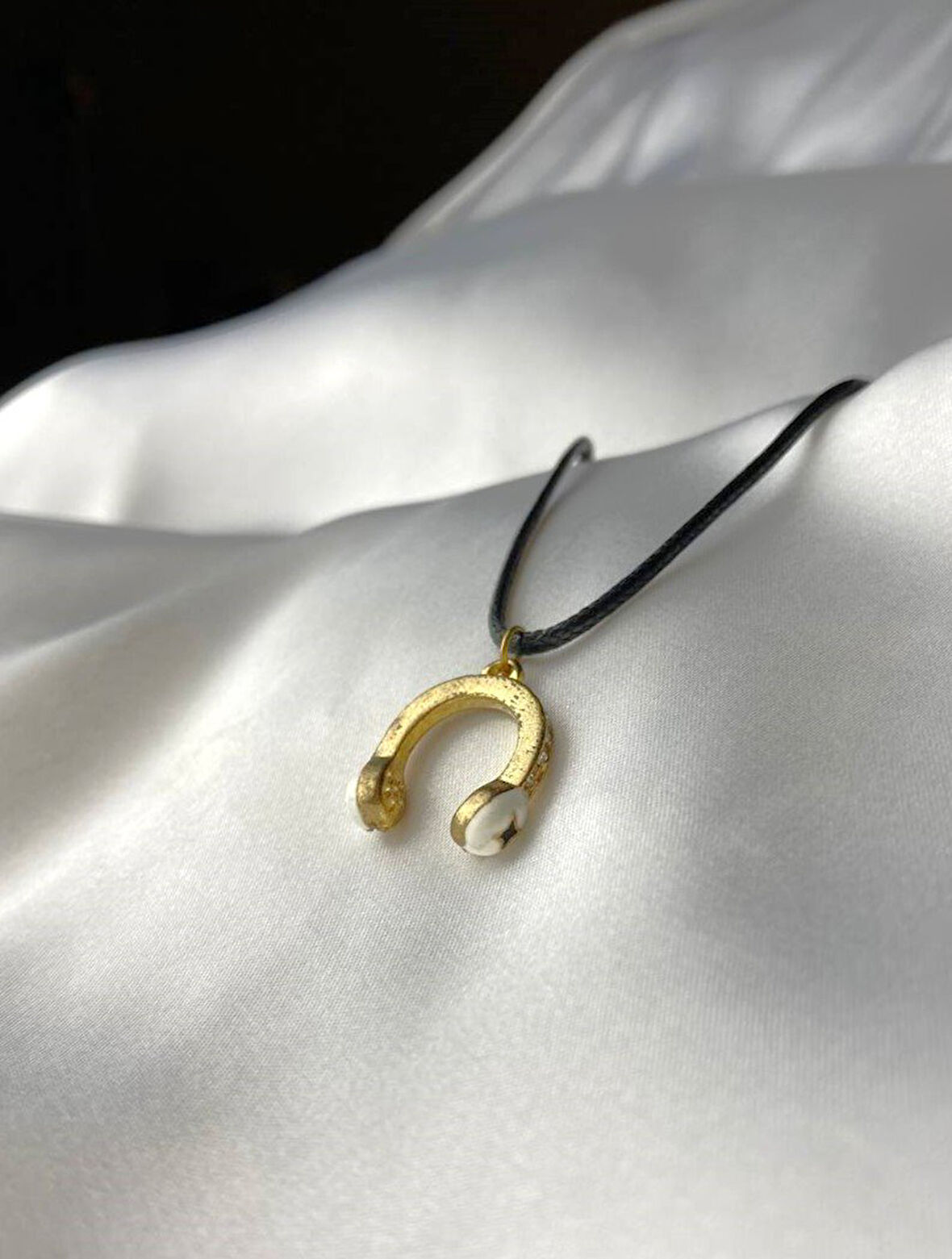 Siyah İpli Kulaklık - Gold Kaplama Müzik Kolyesi