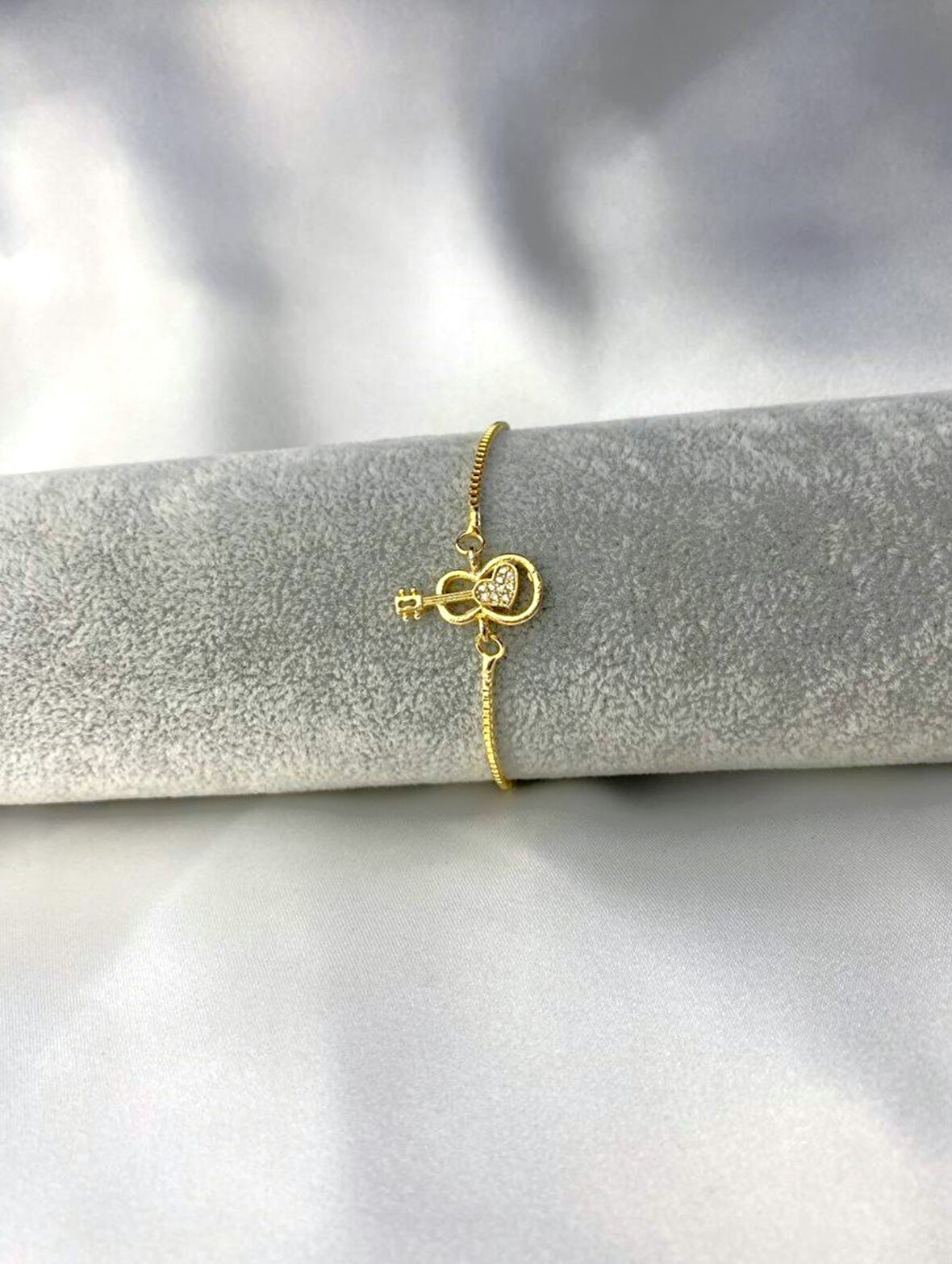 Gold Gitar Kalp Detaylı Zirkon Taşlı Bileklik Ayarlanabilir Şık Zincir