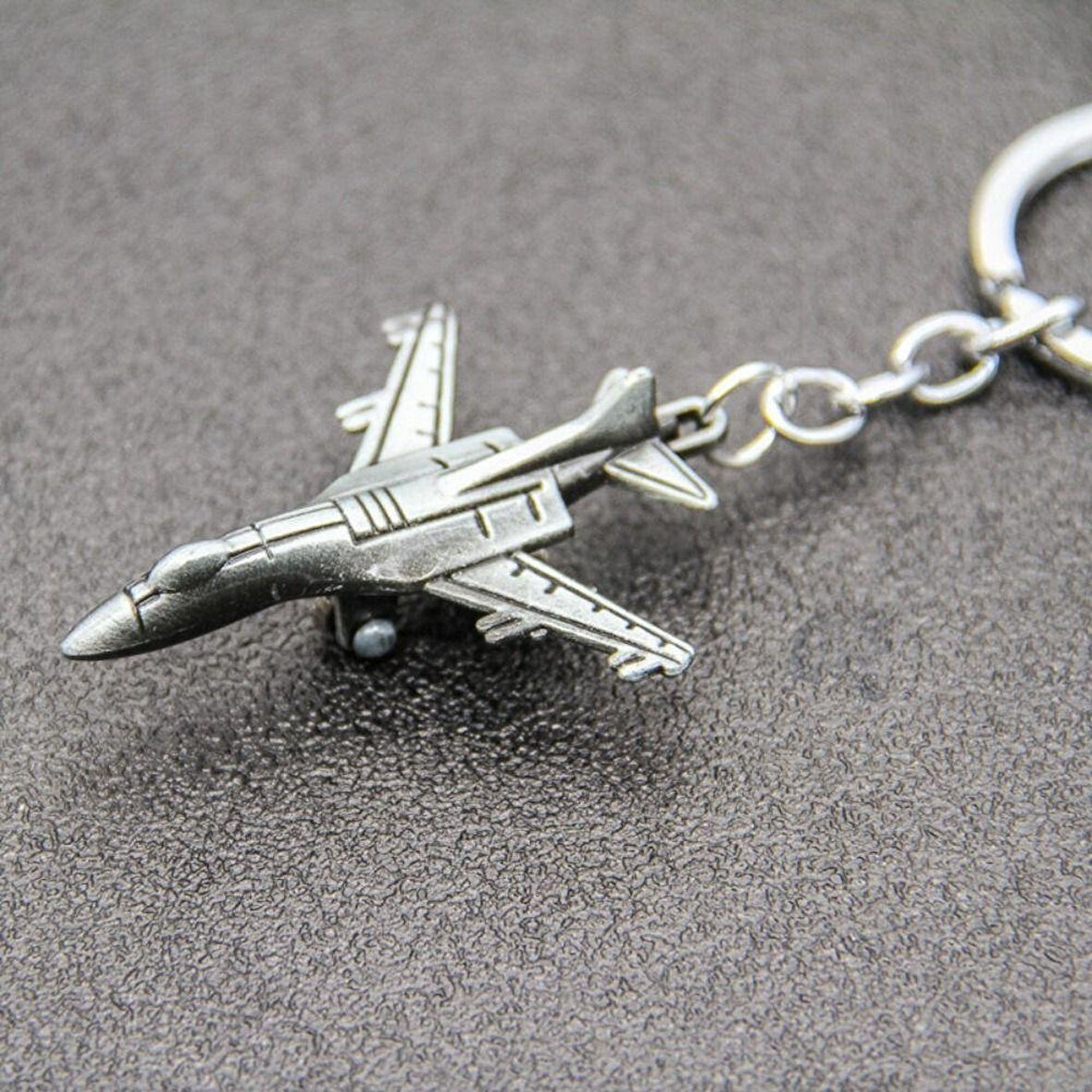 F16 Deniz Savaş Uçağı 3D Kaliteli Gümüş Tekerlekli Anahtarlık veya Çanta Süsü Pilot Hediye