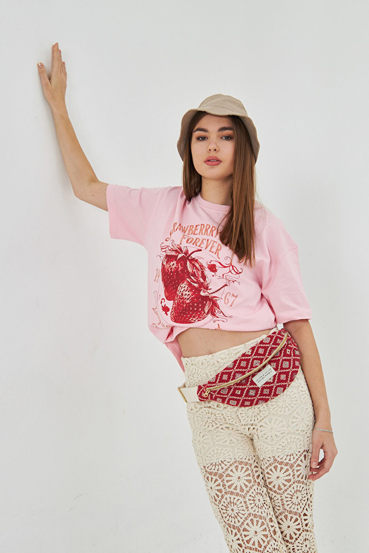 Strawberry Fields Forever Baskılı %100 Pamuk Kadın Oversize Siyah Tişört