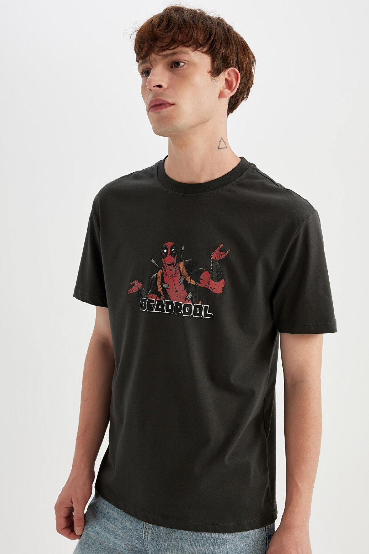 DeFacto Deadpool Regular Fit Bisiklet Yaka Kısa Kollu Tişört C5996AX24HSAR221