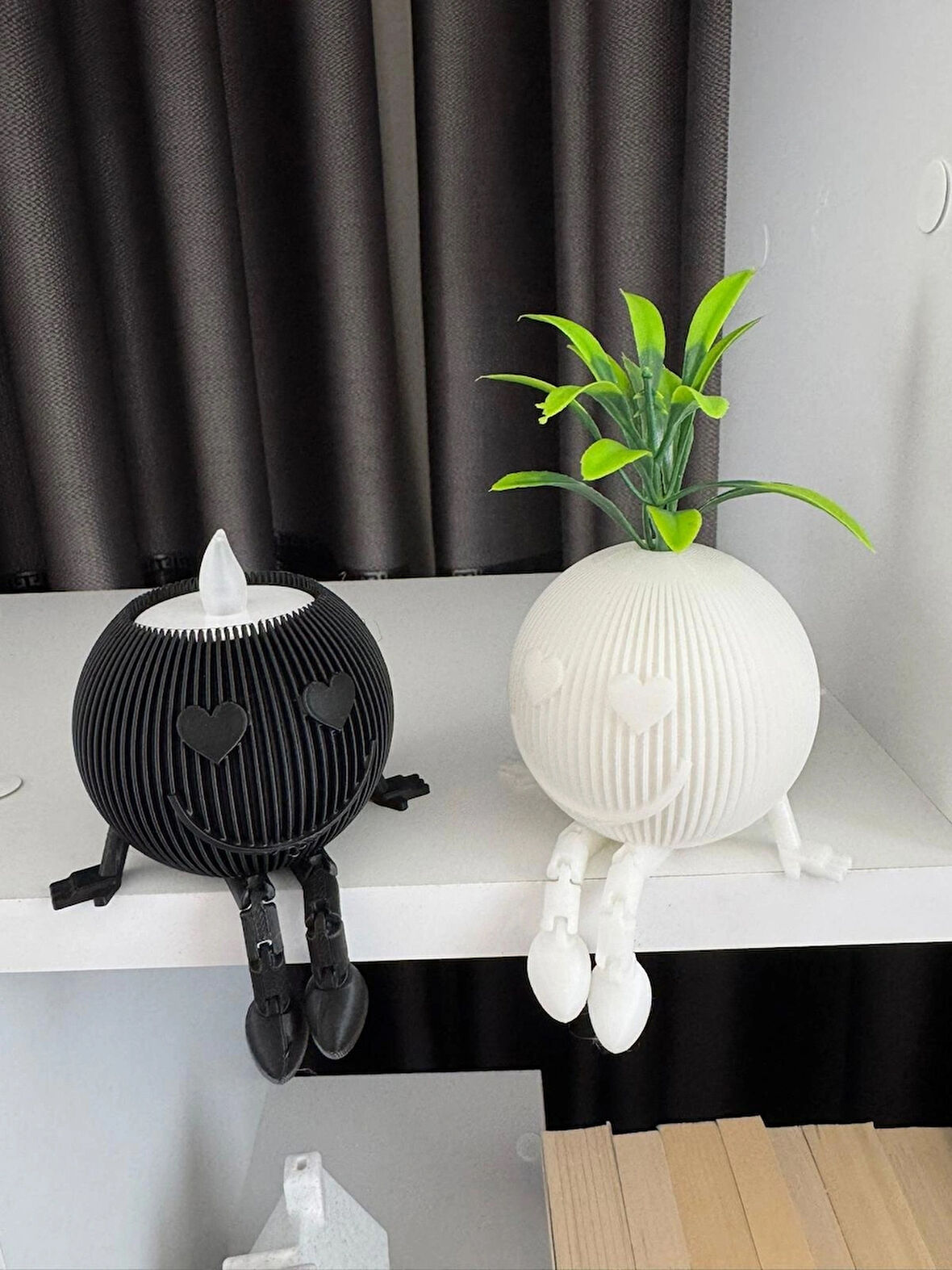 Siyah Beyaz 2'liGülücük Figür Saksı ve Mumluk – Modern Dekoratif Obje