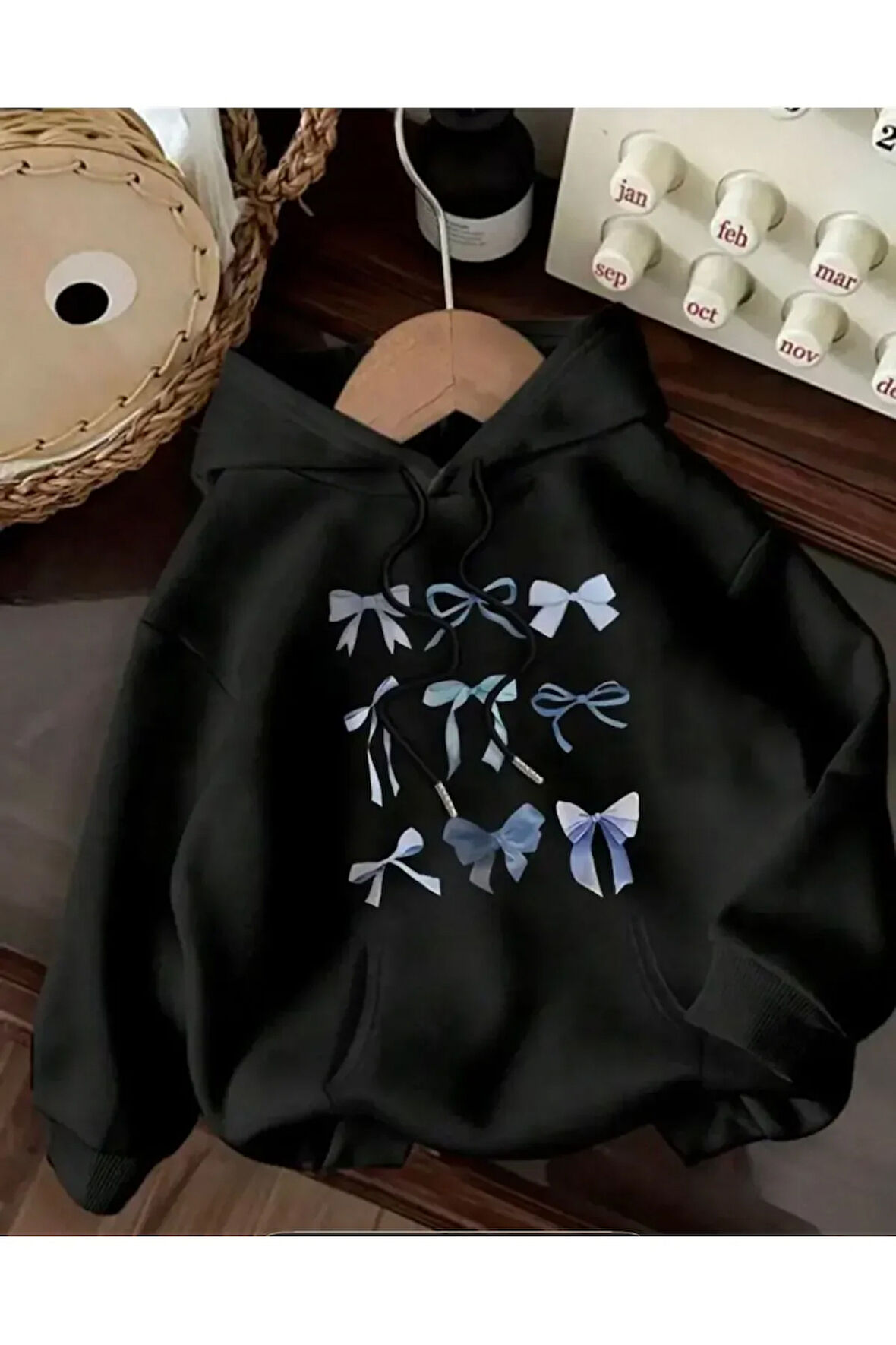 Kurdeleler Baskılı İçi Polarlı Kapüşonlu Sweatshirt