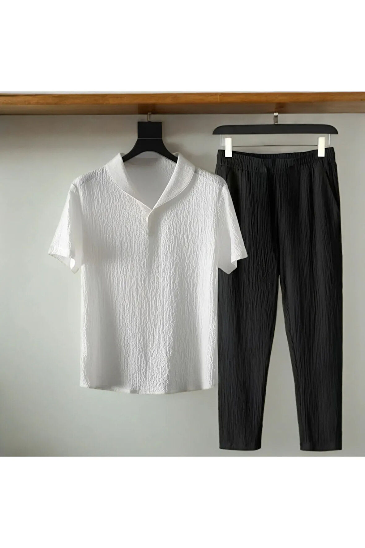Alaçatı Stili Erkek Bürümcük Krinkıl Kumaş Yazlık Likralı Polo Yaka Tshirt ve Eşofman Takım kombini