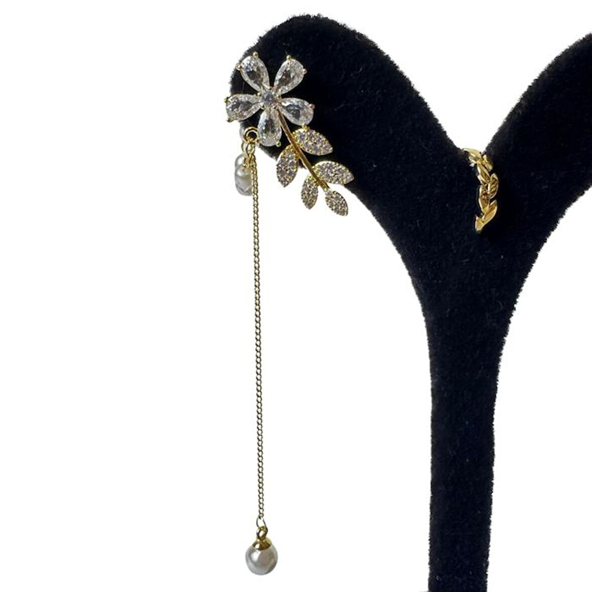 Uretti - Melik 9215 Taşlı Çiçek ve İnci Detaylı Şık Model Kıkırdak Küpe