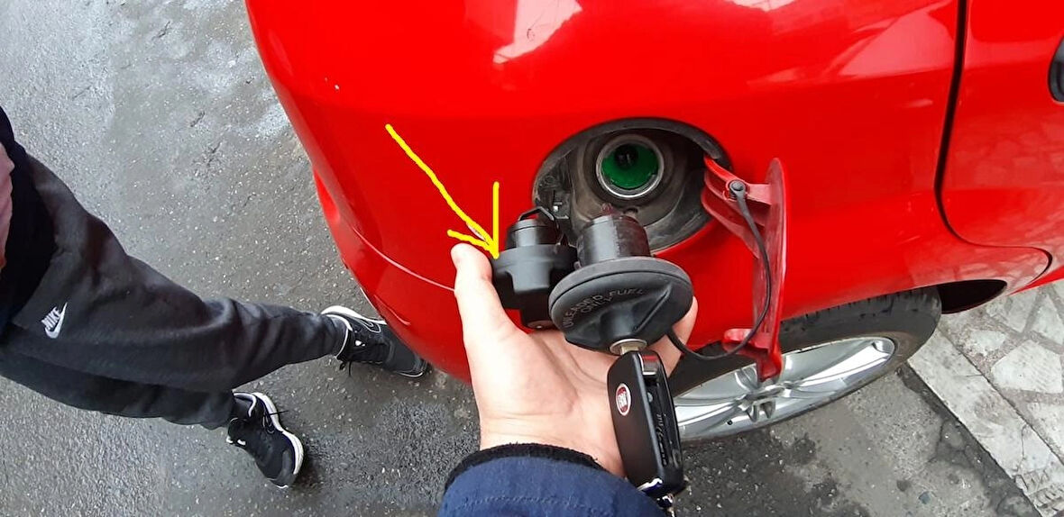 Fiat Punto Yakıt Benzin ve  Mazot Depo Kapağı Benzinli ve Dizel aynıdır Anahtarlı Kilitli İç Depo Kapağı Anahtar ve Şifre içinde takılıdır Kaliteli Yan Sanayi Türk Malıdır