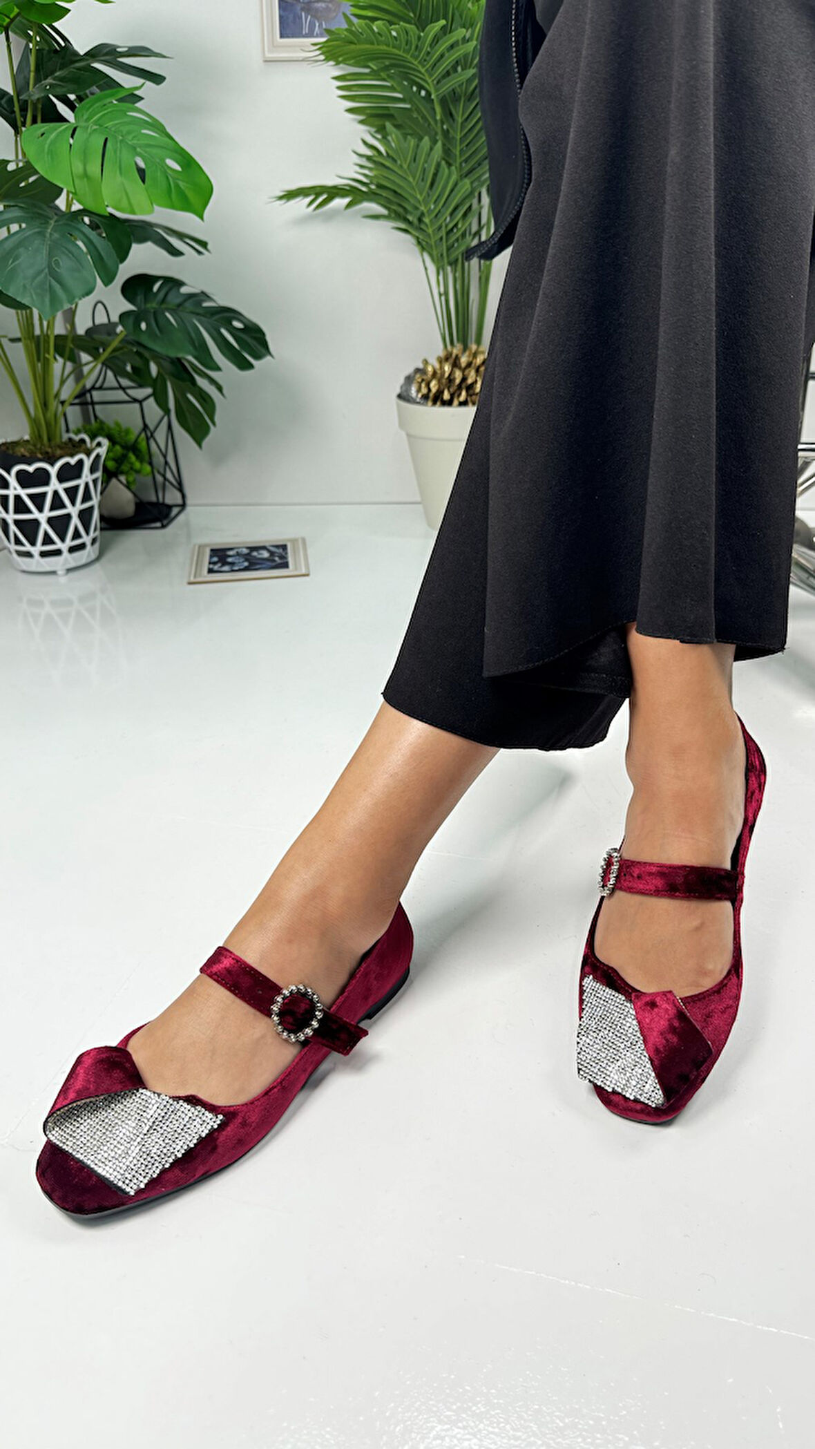 Günlük Kadın Kadife Taşlı Balerin Babet Tek Bantlı Tokalı Oval Burun Tırtıklı Taban Ayakkabı 285