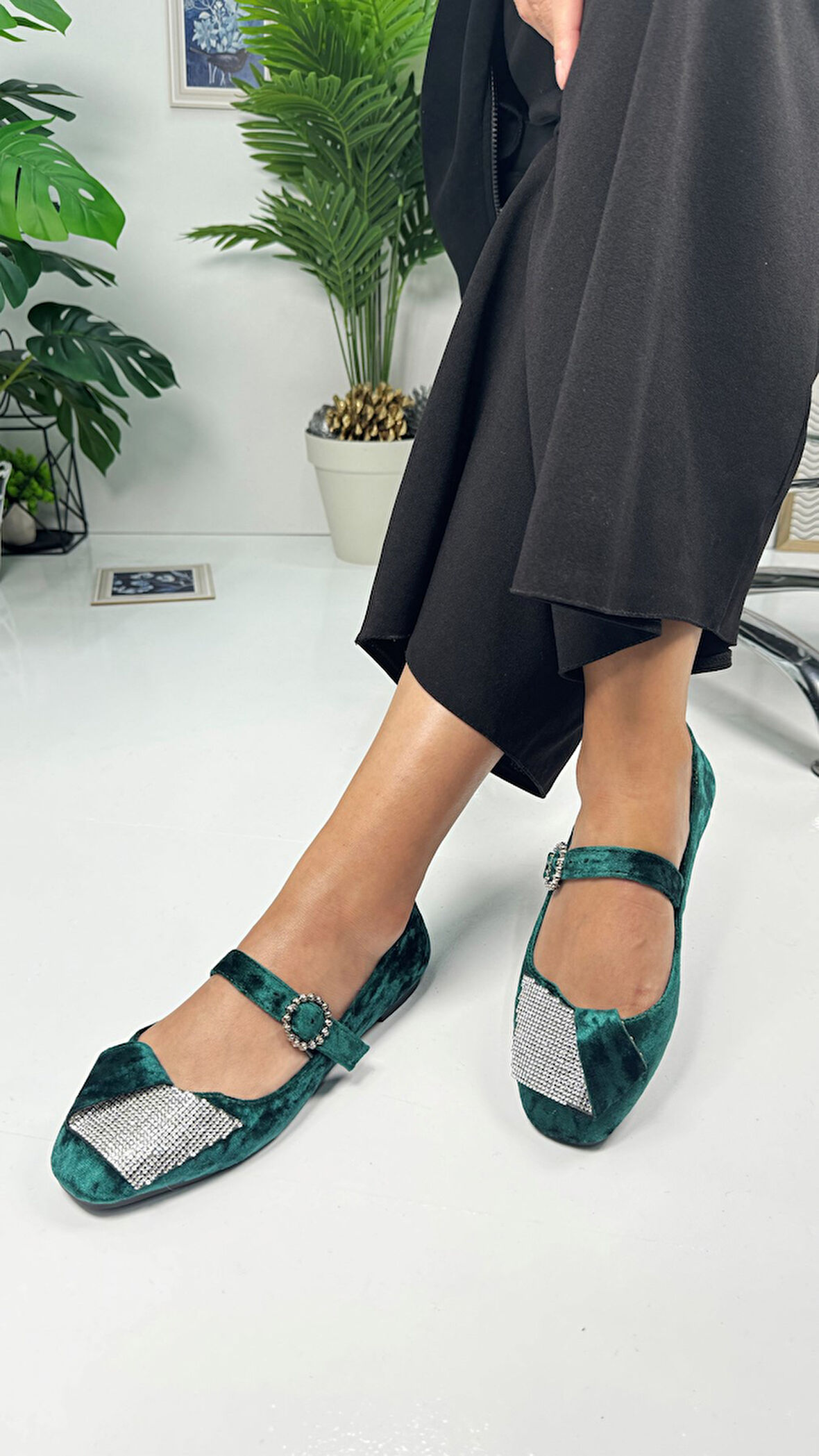  Günlük Kadın Kadife Taşlı Balerin Babet Tek Bantlı Tokalı Oval Burun Tırtıklı Taban Ayakkabı 285