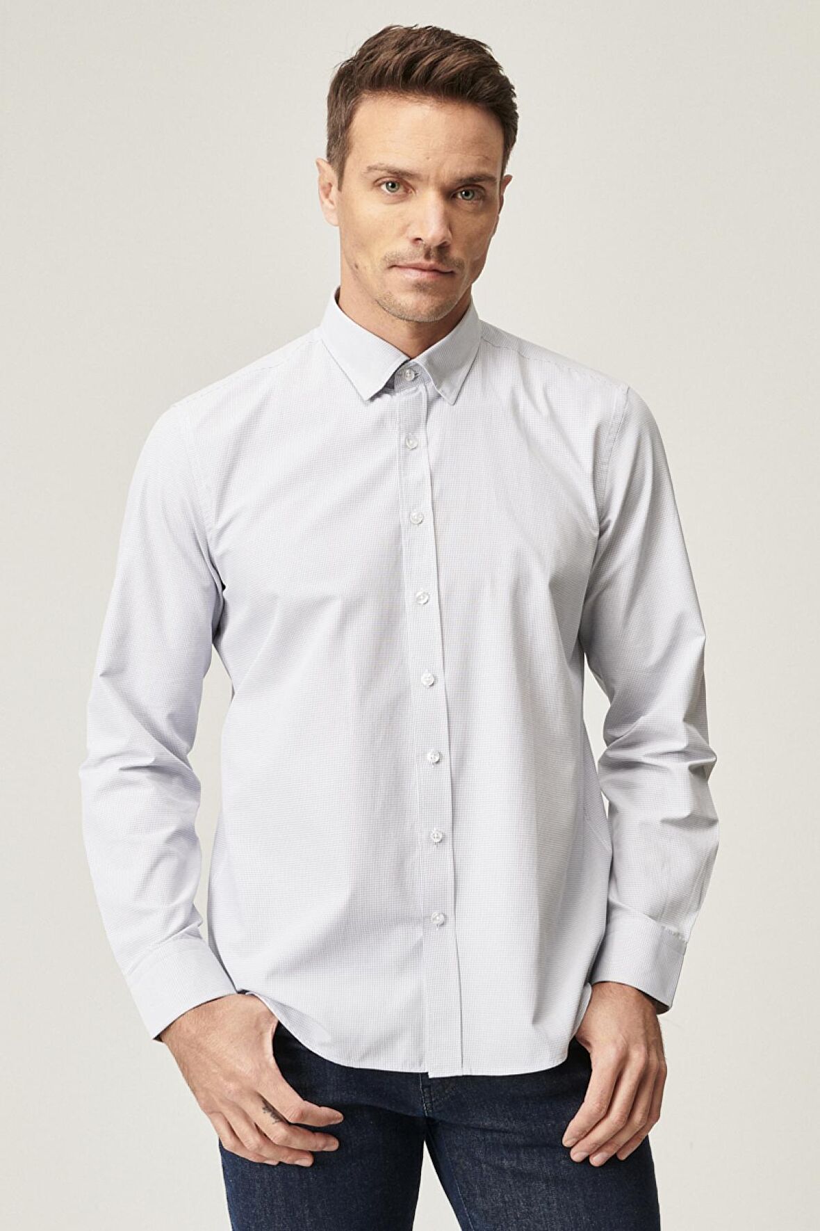 Erkek Beyaz-gri Slim Fit Dar Kesim Düğmeli Yaka Pötikareli Gömlek