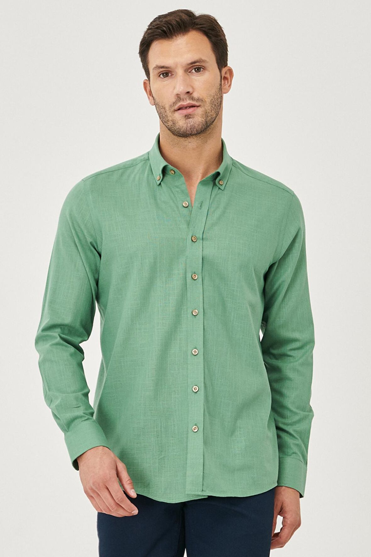 Erkek Haki Tailored Slim Fit Dar Kesim Oxford Düğmeli Yaka Keten Görünümlü %100 Pamuk Flamlı Gömlek