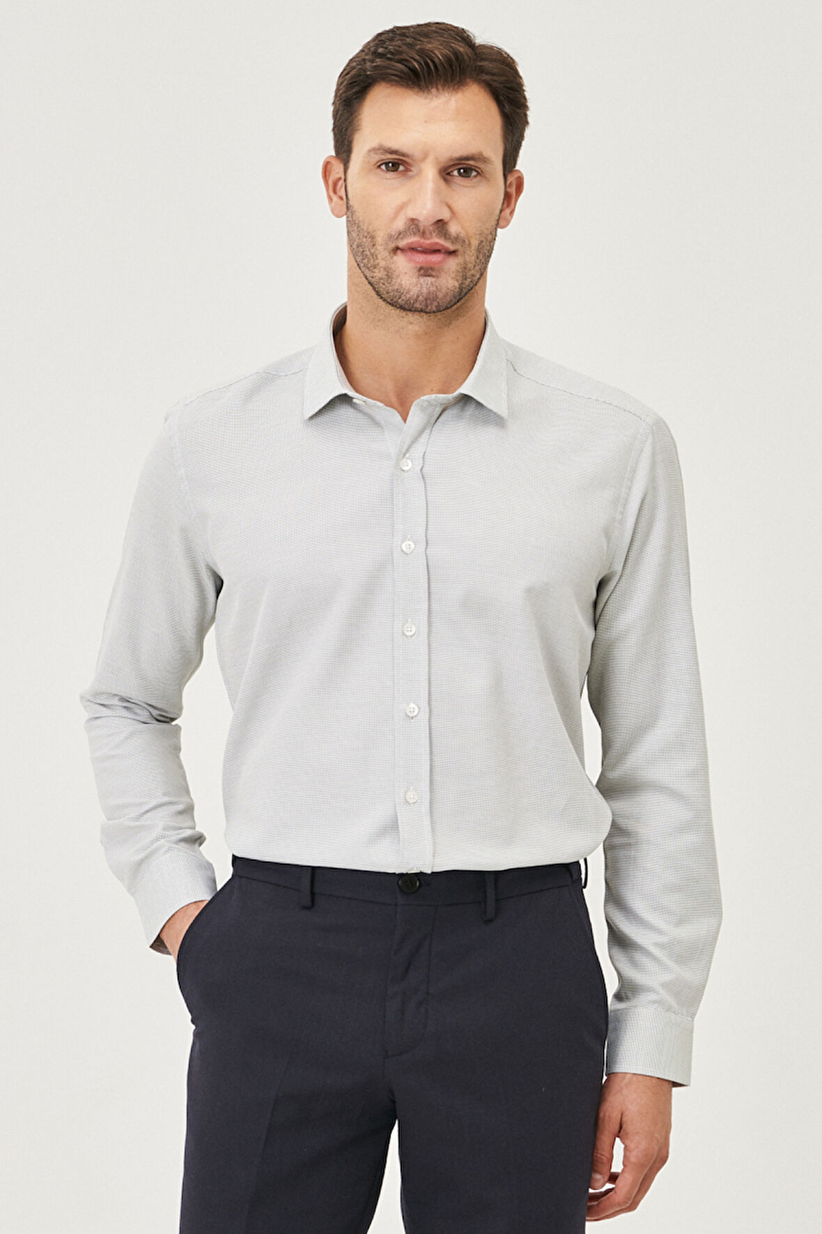 Slim Fit Dar Kesim Klasik Yaka Armürlü Gömlek