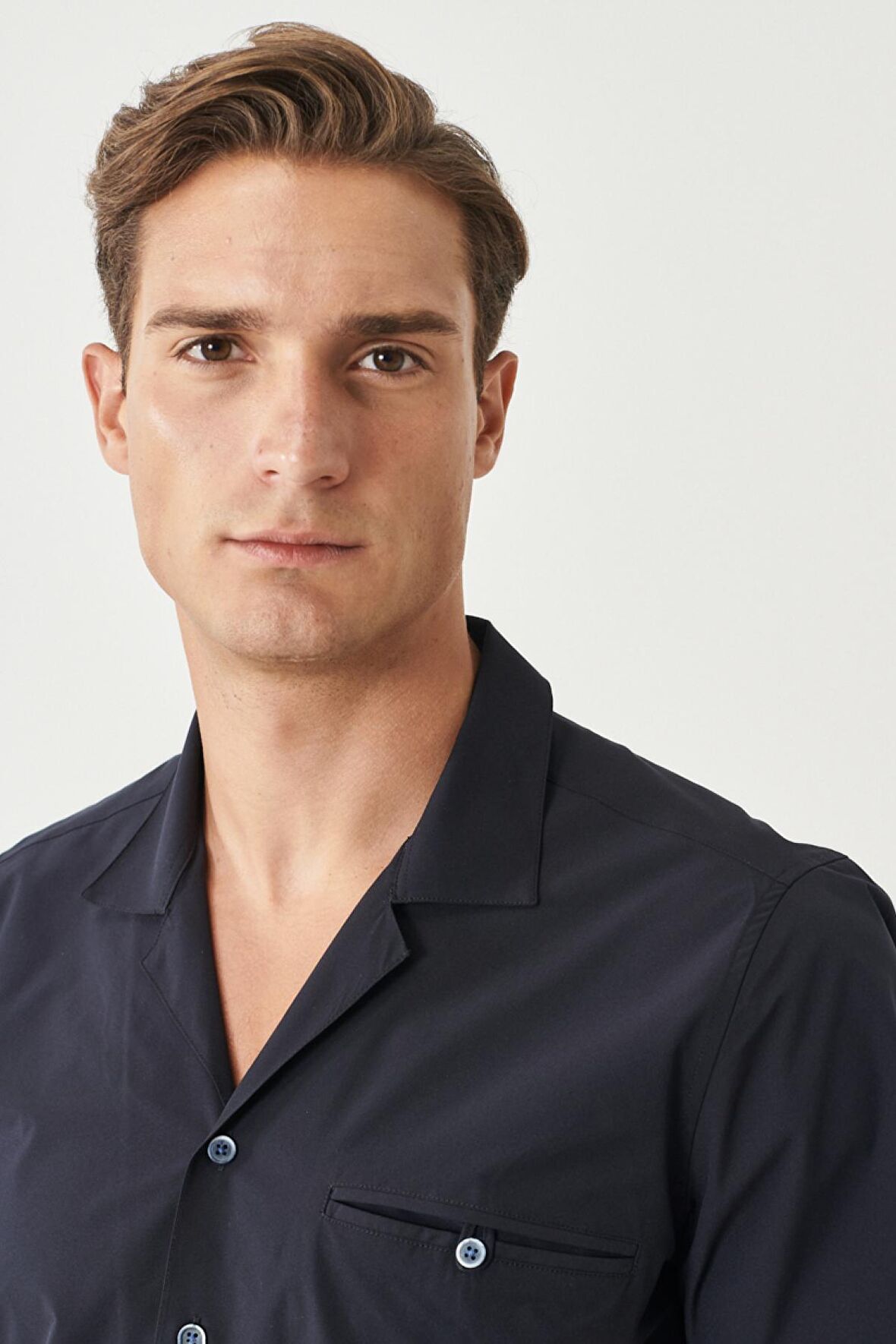 Erkek Lacivert Slim Fit Dar Kesim Mono Yaka Kısa Kollu Casual Gömlek