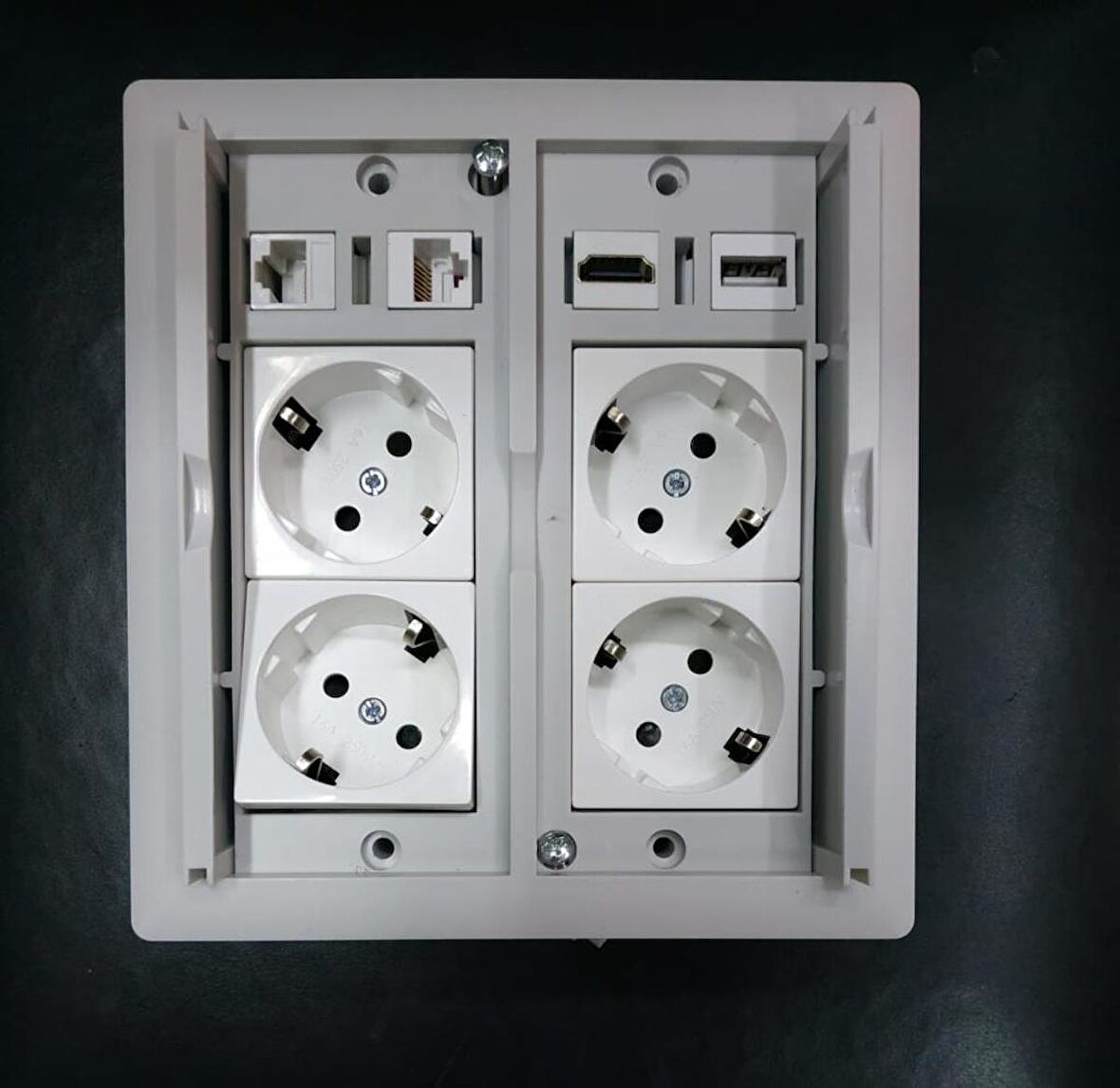 Masa Üstü Çoklu Priz Sistemi