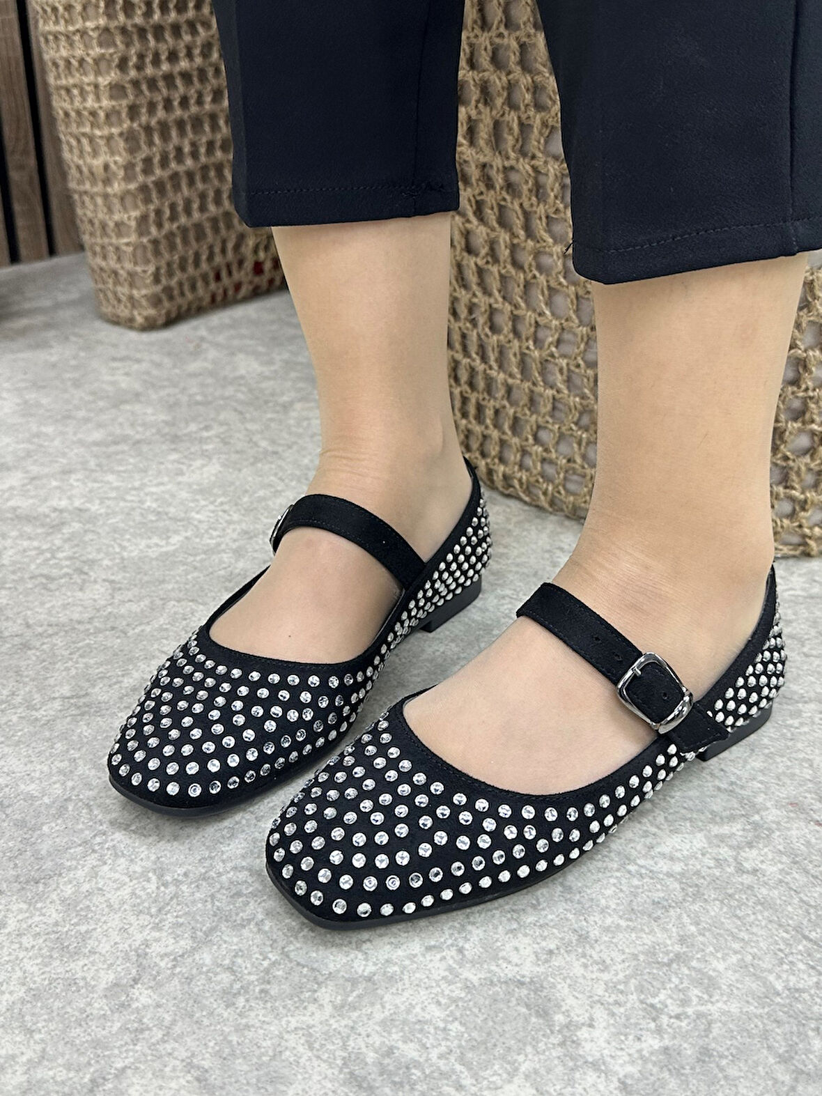 Günlük Kadın Babet Ayarlanabilir Tokalı Tek Bant Kısa Topuk Küt Burun Taşlı Ayakkabı 287