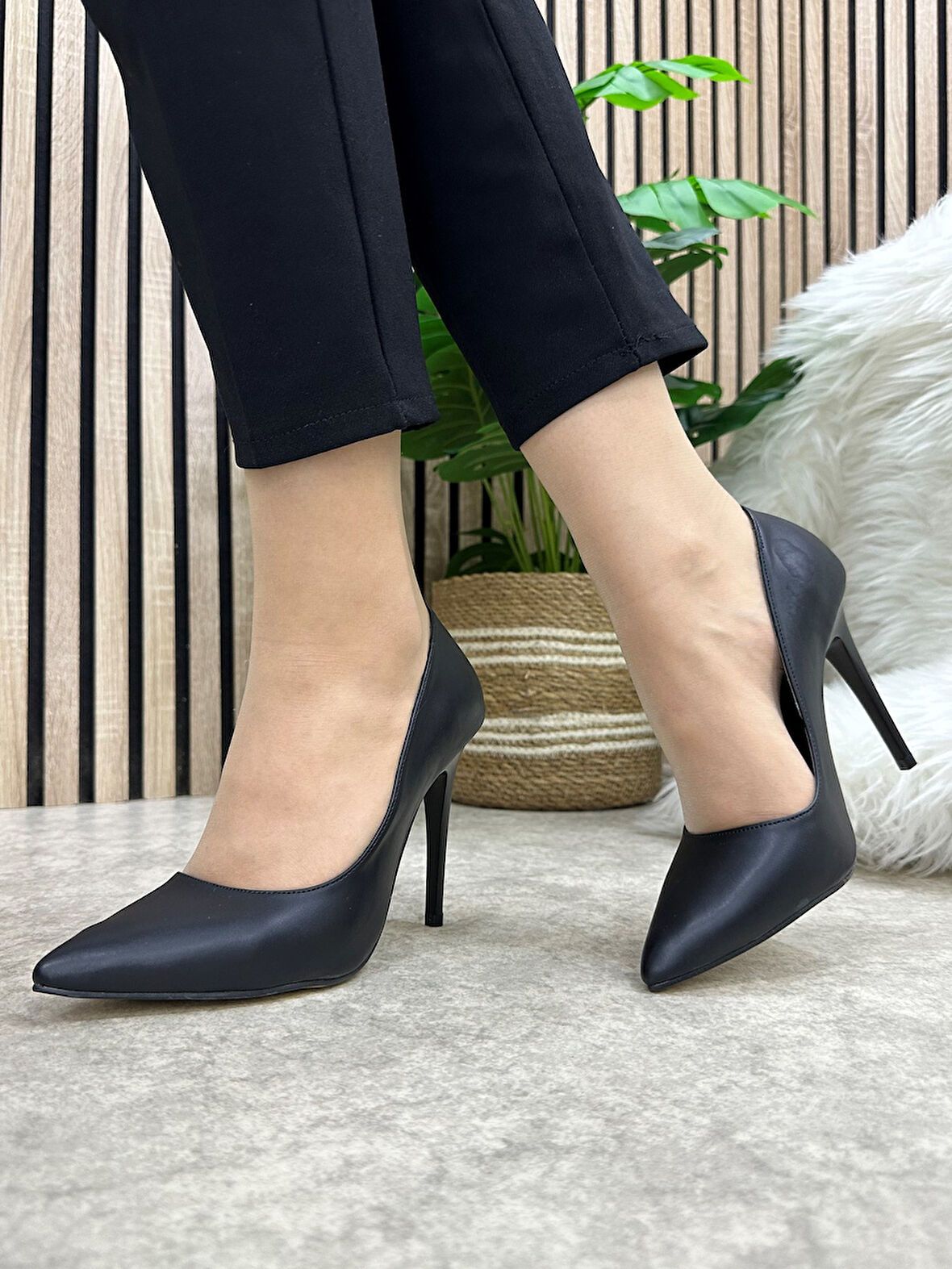 Günlük Kadın Stiletto Sivri Burun Düz Sade Şık Rahat Tırtıklı Taban İnce Topuklu Ayakkabı  289